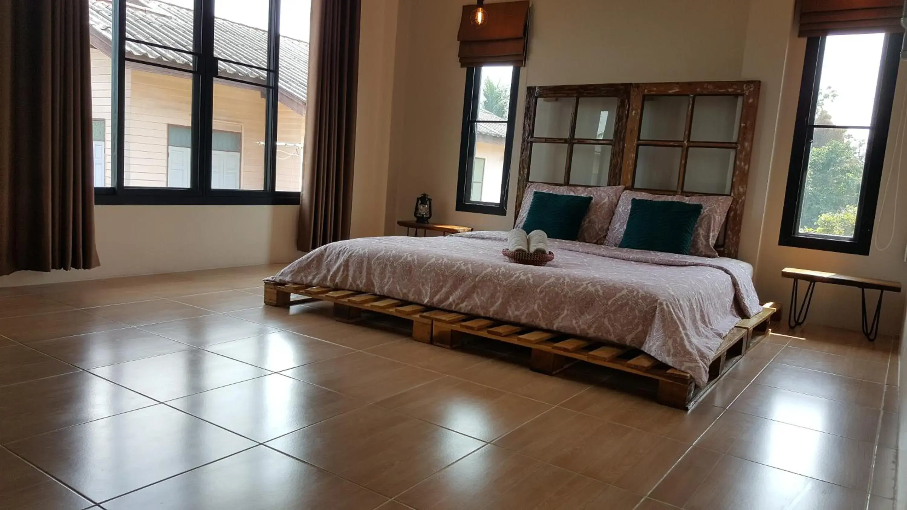 Bed in Baan Canalee (บ้านคานาลี) Bed in Baan Canalee (บ้านคานาลี)