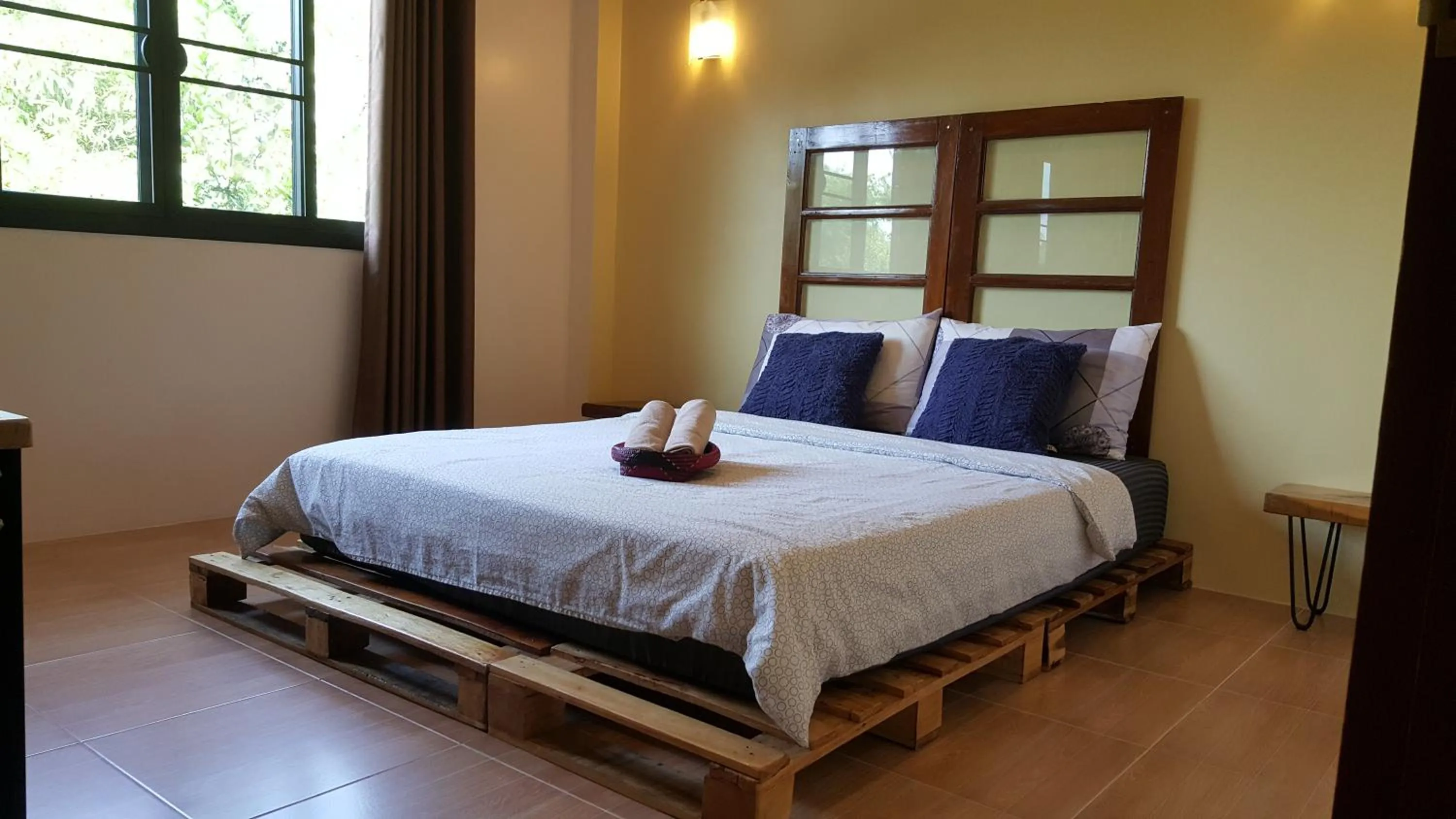 Bed in Baan Canalee (บ้านคานาลี)