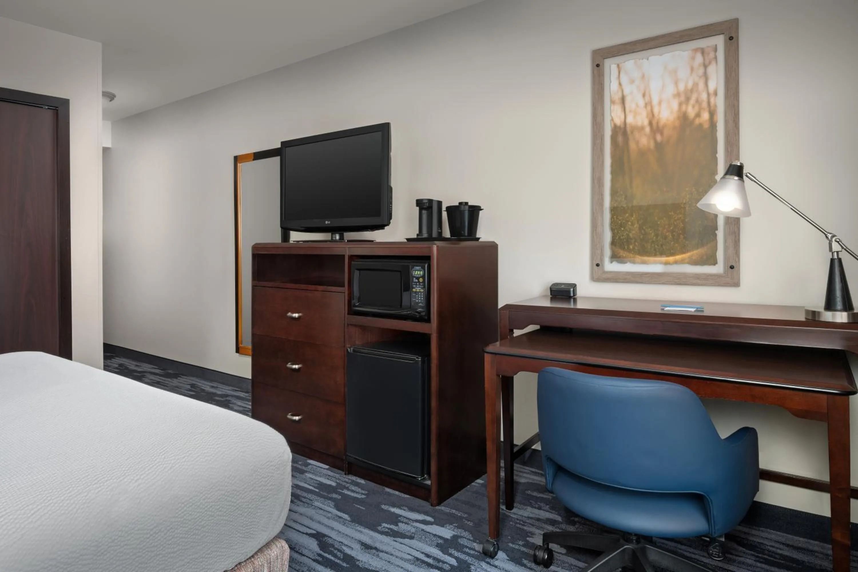 TV and multimedia, Bed in Fairfield by Marriott Tacoma Puyallup