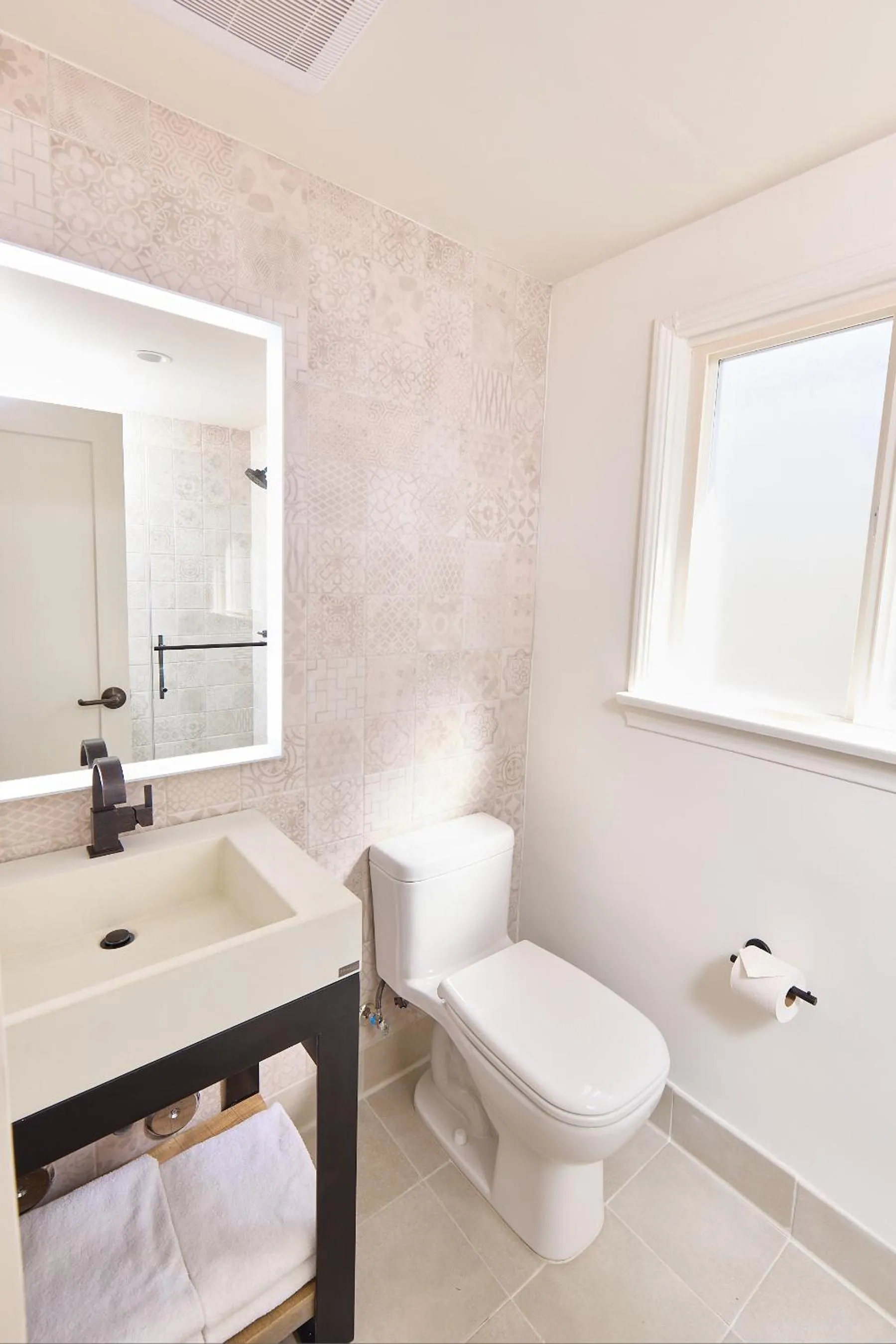 Bathroom in Laguna Surf Lodge by SCP Hotels