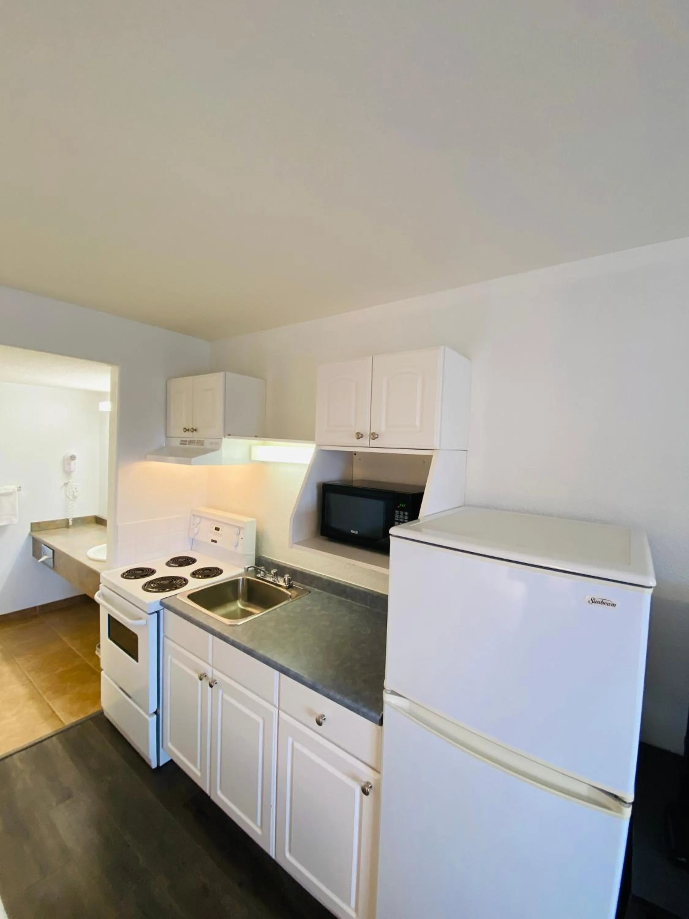 Super 8 by Wyndham 100 Mile House