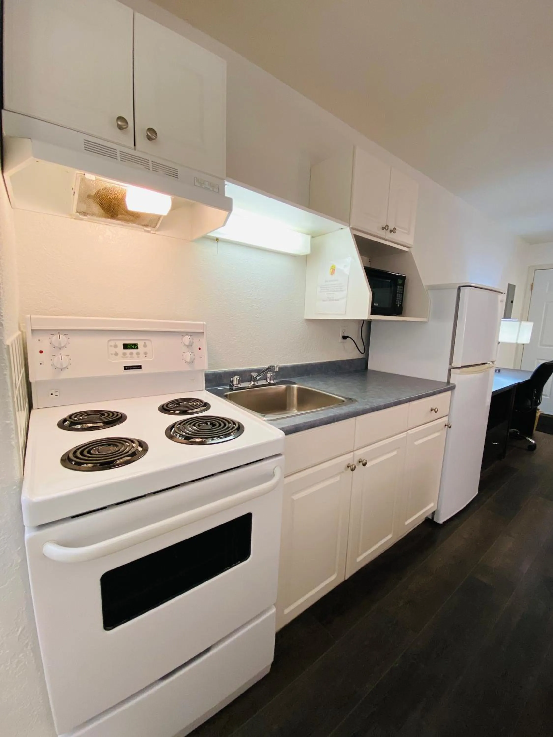 Super 8 by Wyndham 100 Mile House