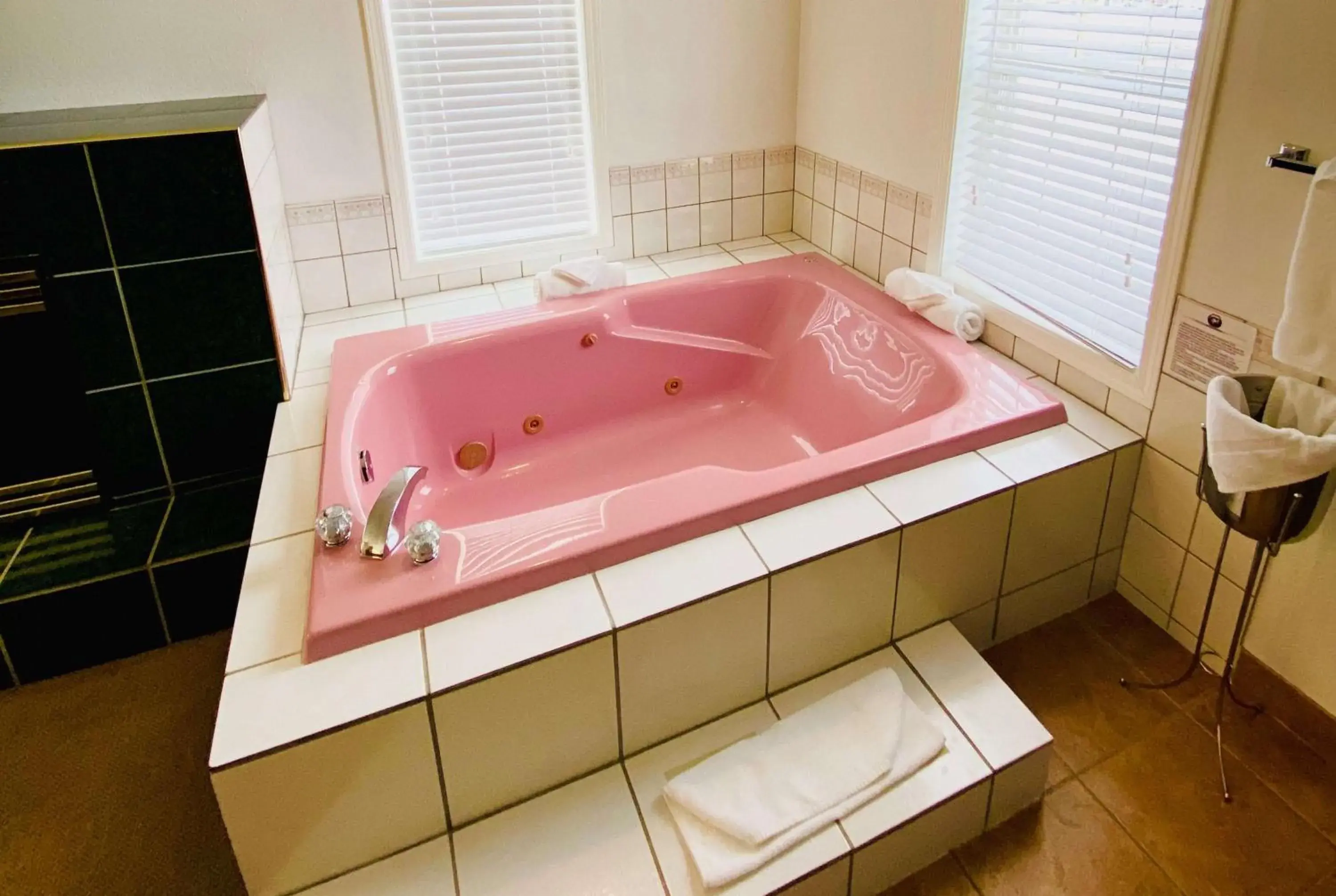 Photo of the whole room in Super 8 by Wyndham 100 Mile House Photo of the whole room in Super 8 by Wyndham 100 Mile House