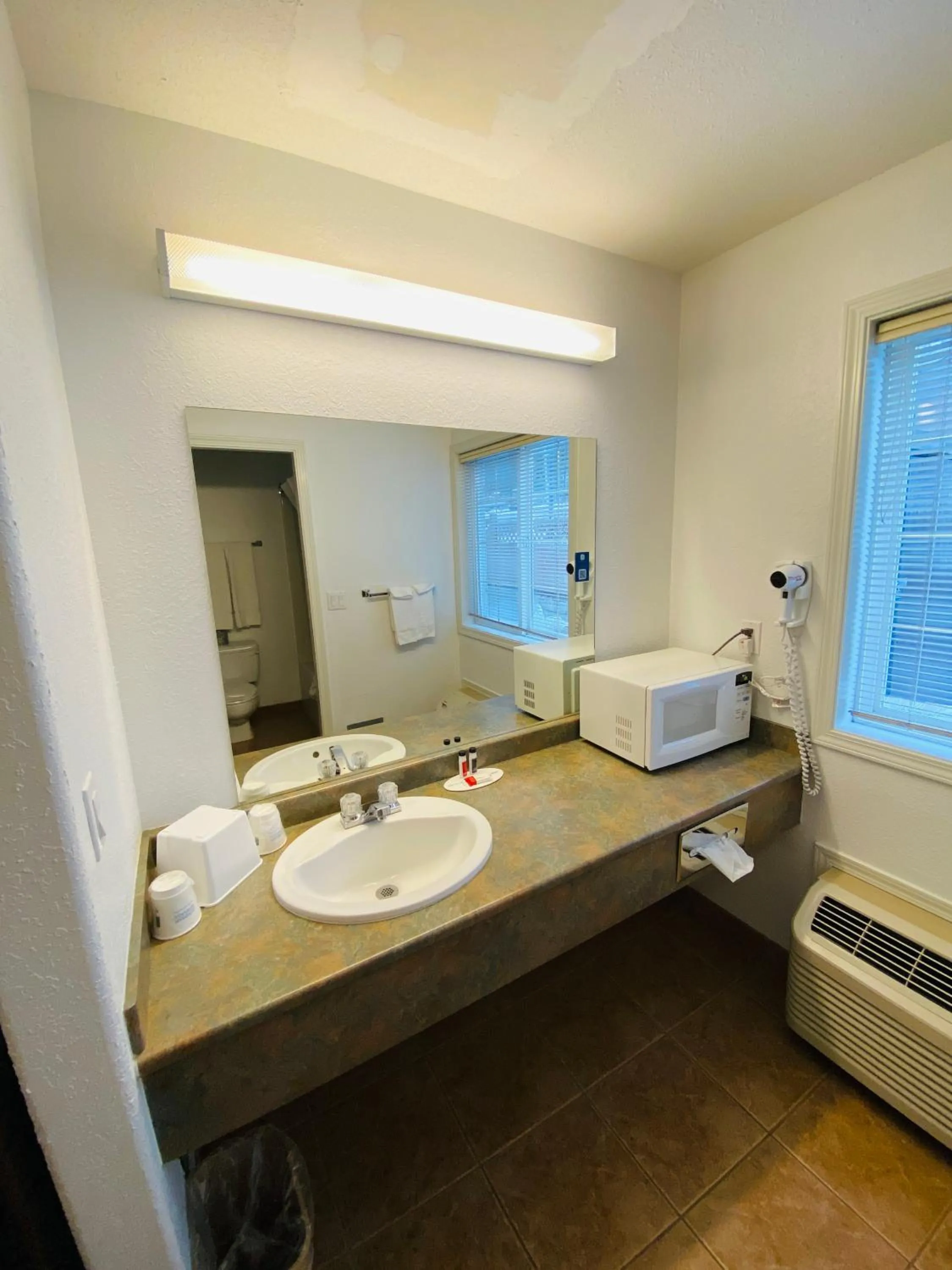 Super 8 by Wyndham 100 Mile House