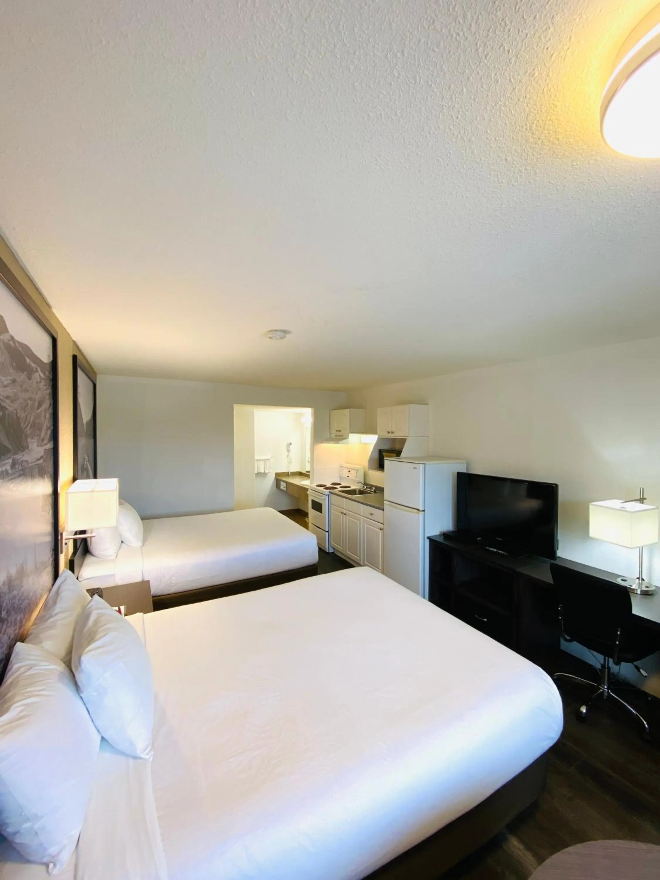 Bed in Super 8 by Wyndham 100 Mile House