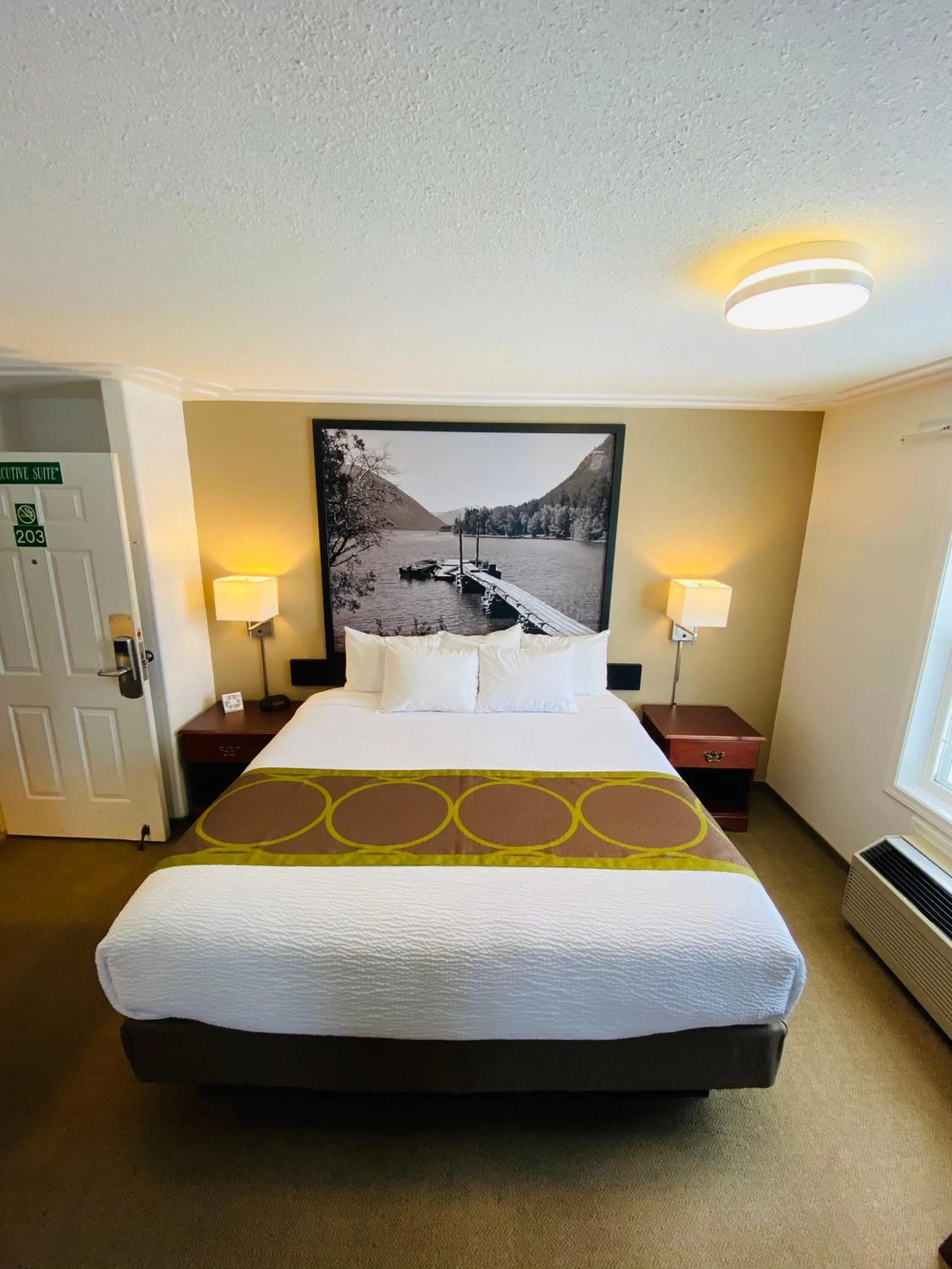 Bed in Super 8 by Wyndham 100 Mile House