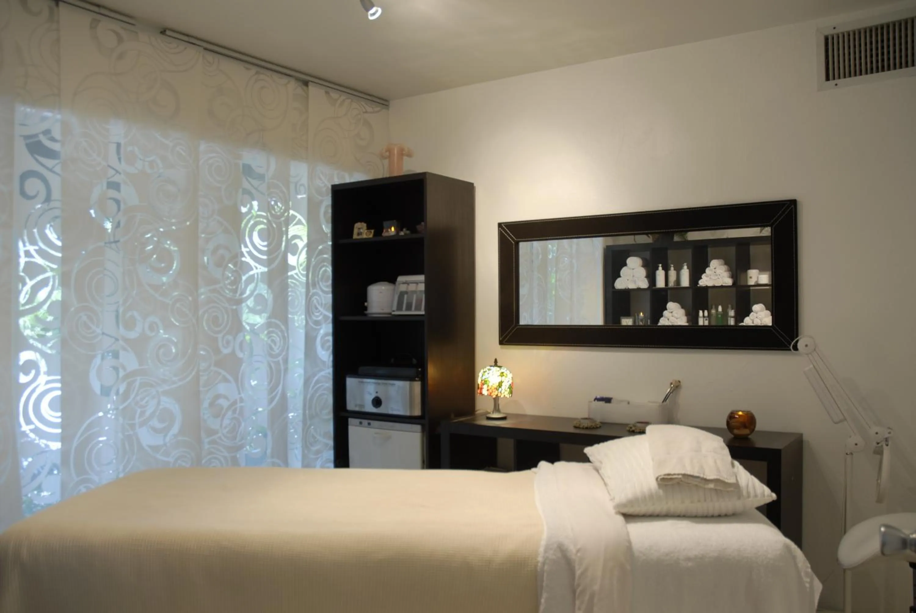 Massage, Bed in The Cabanas Guesthouse & Spa - Gay Resort catering to Gay Men