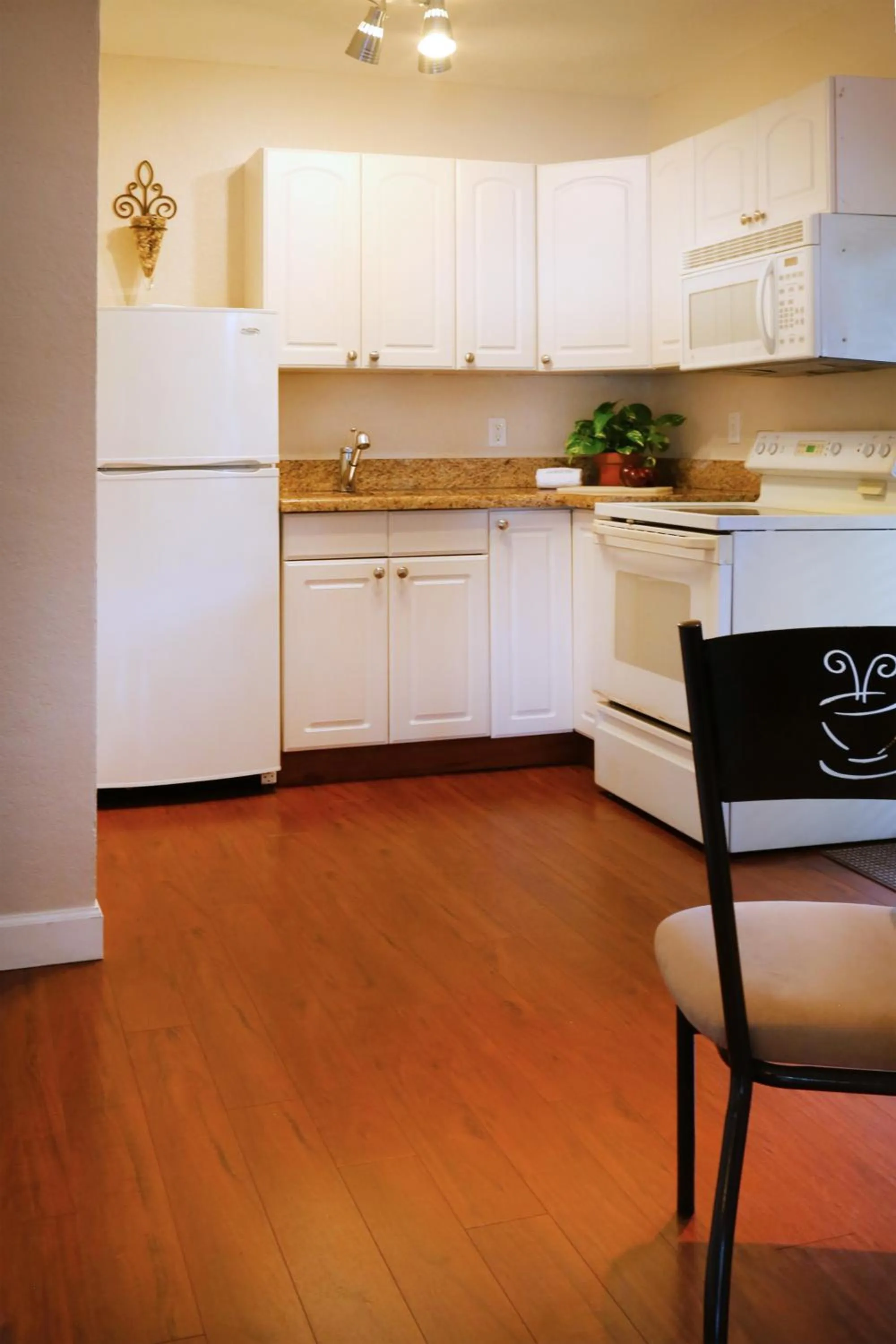 Kitchen or kitchenette in The Cabanas Guesthouse & Spa - Gay Resort catering to Gay Men