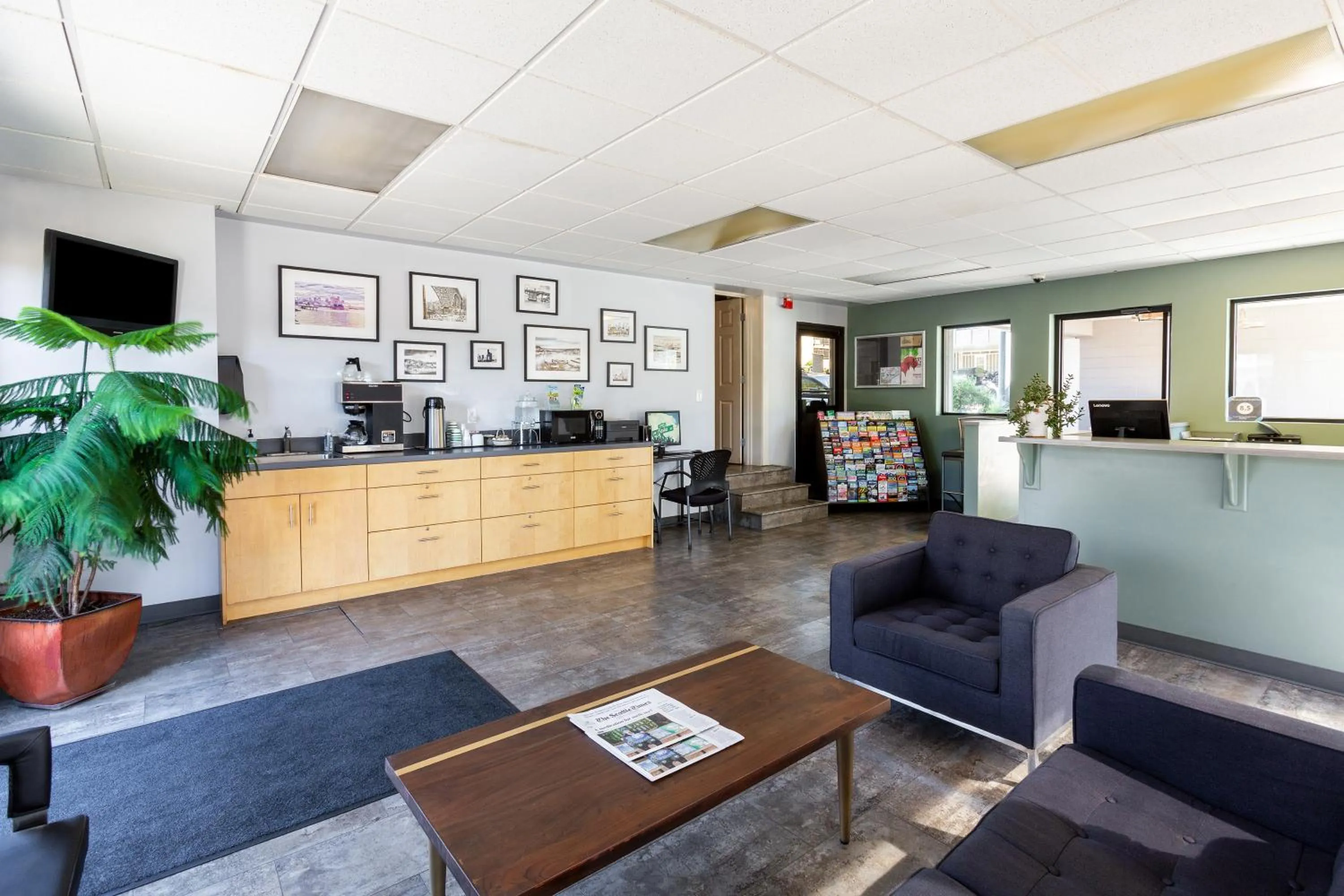 Lobby or reception in The Grove West Seattle Inn