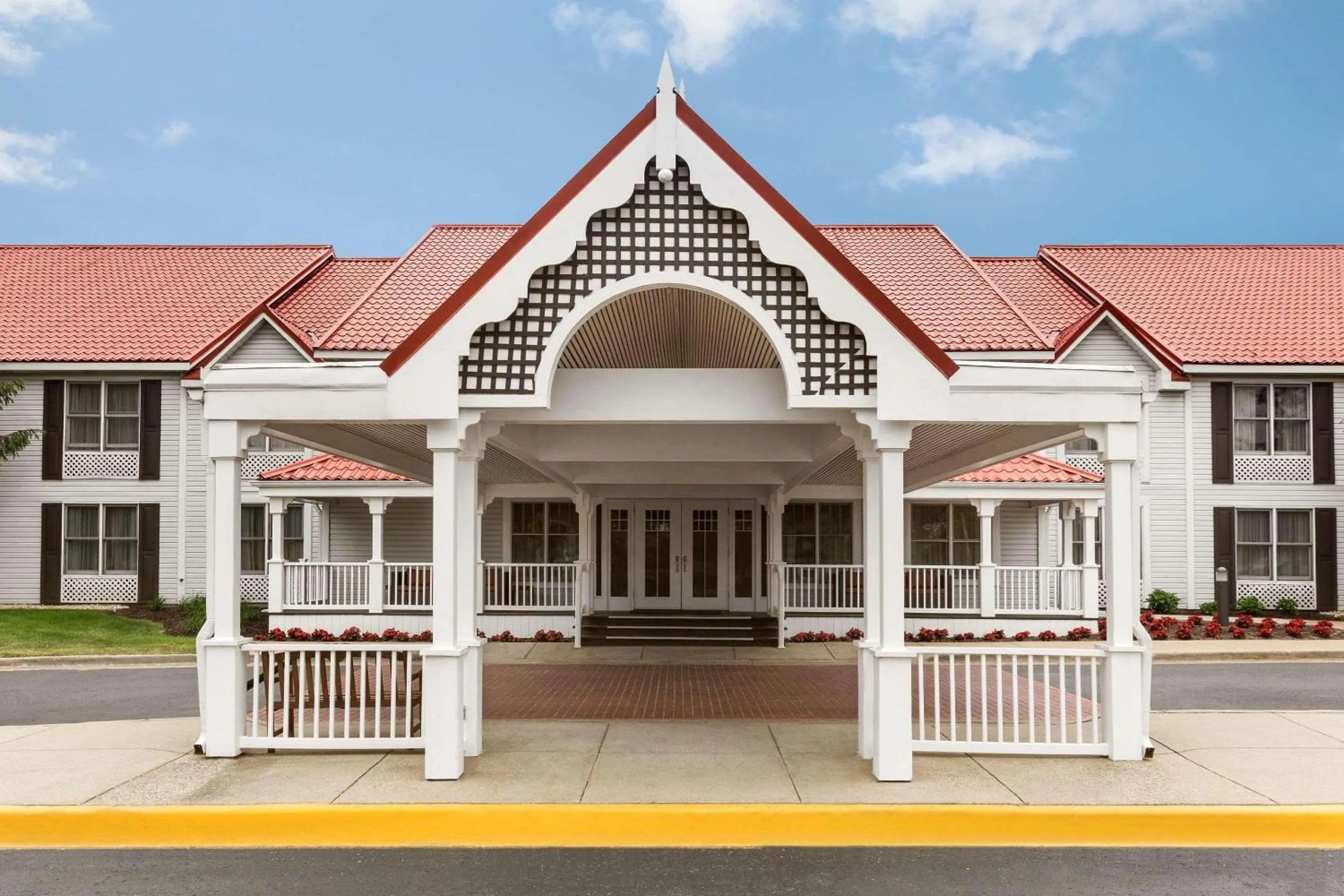 Property building in Country Inn & Suites by Radisson, Holland, MI