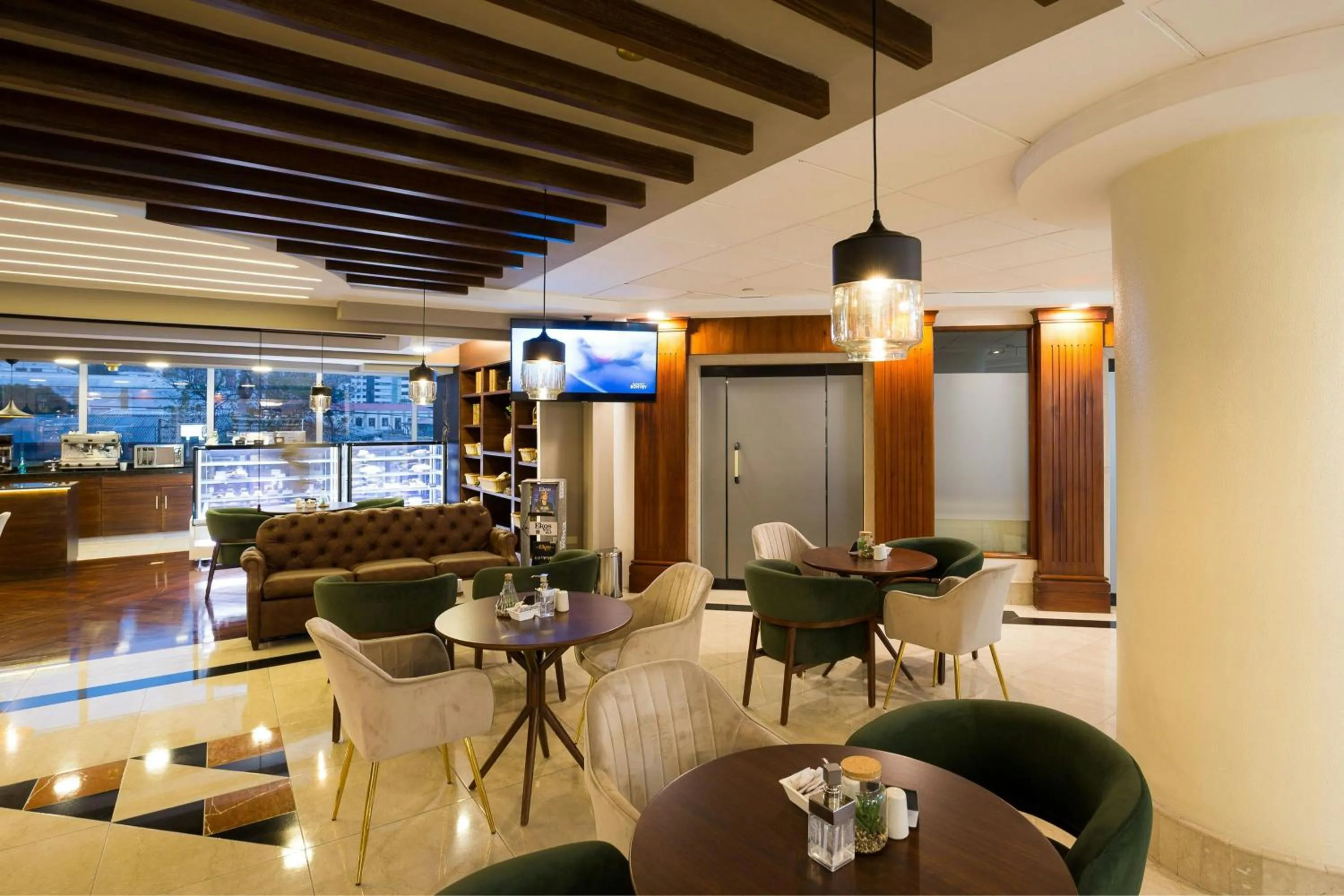 Restaurant/places to eat in JW Marriott Quito