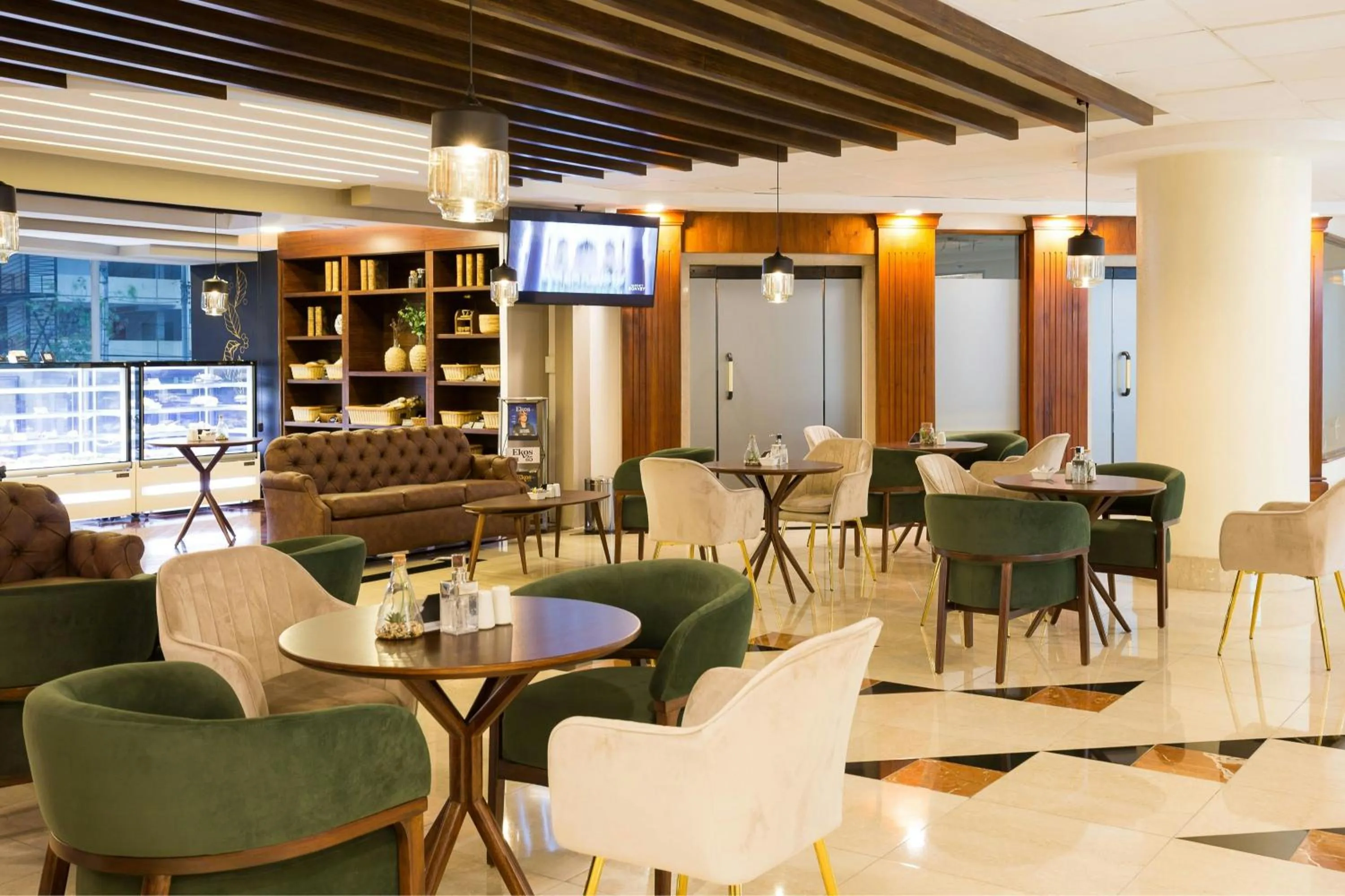 Restaurant/places to eat in JW Marriott Quito