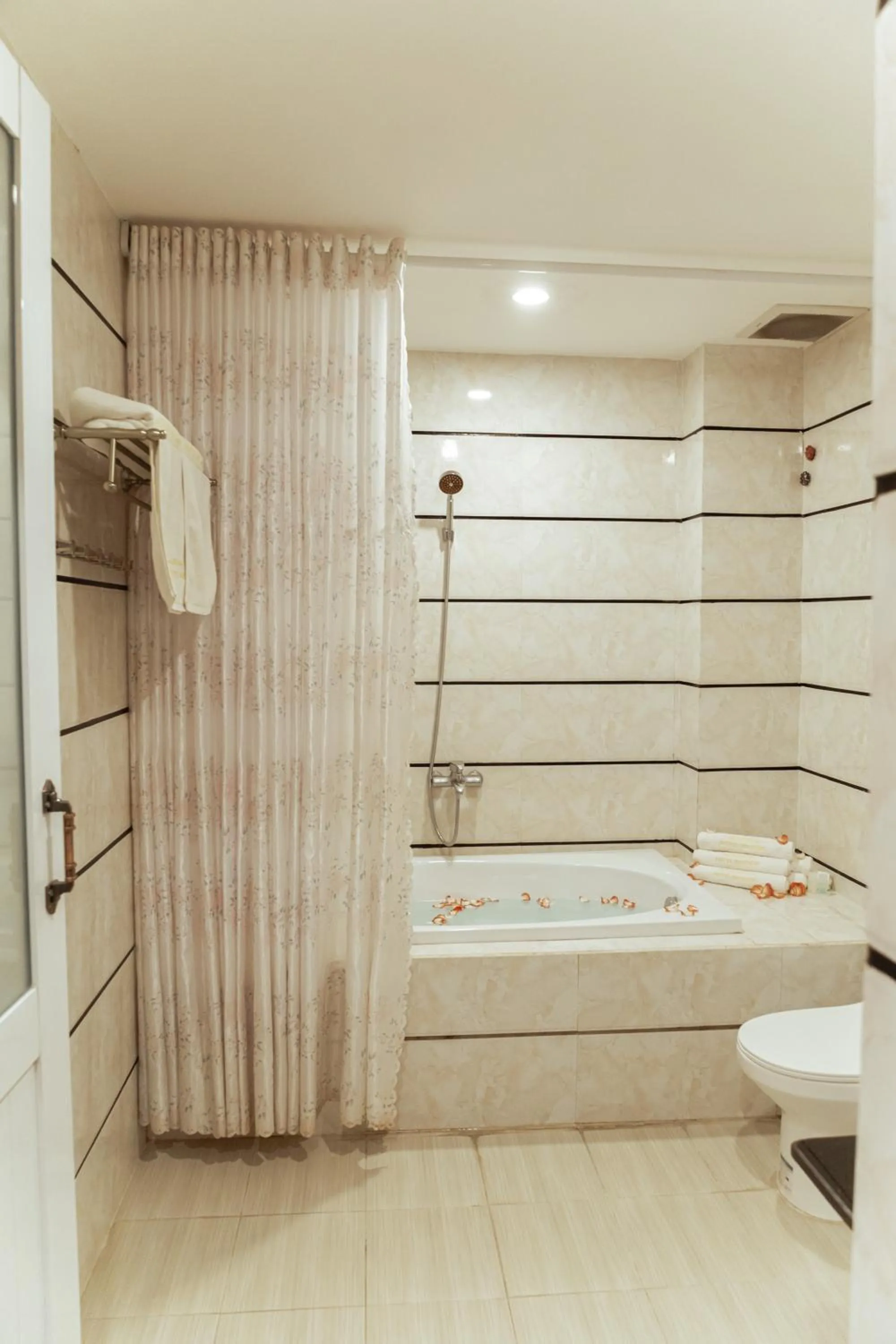 Bathroom in Window 1 Hotel