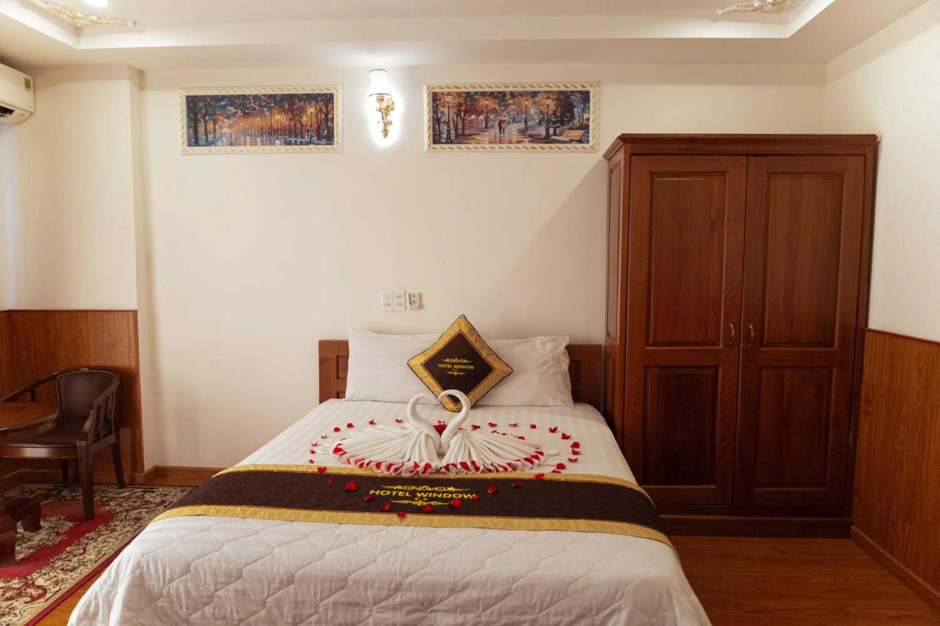 Bedroom, Bed in Window 1 Hotel