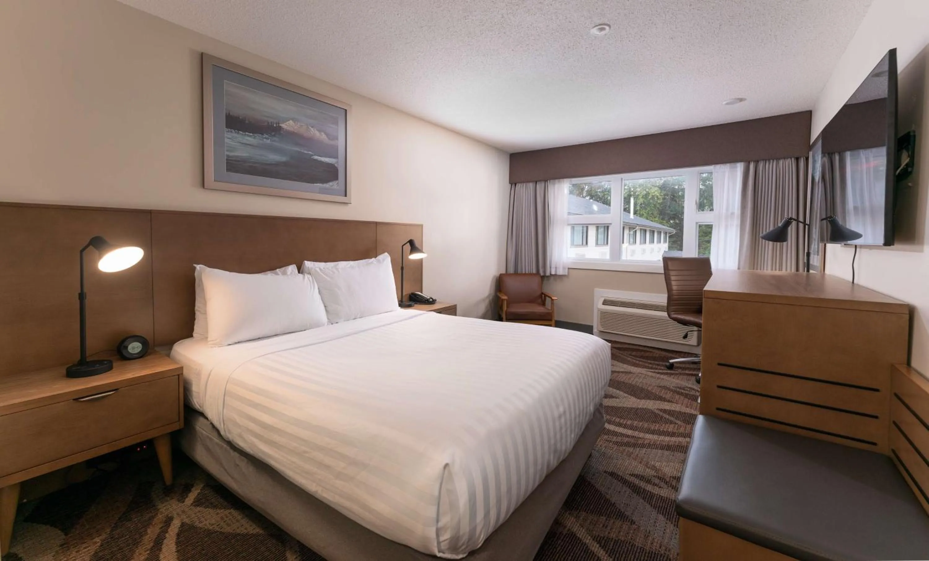 Bedroom, Bed in Prestige Hudson Bay Lodge & Conference Centre, WorldHotels Crafted Collection