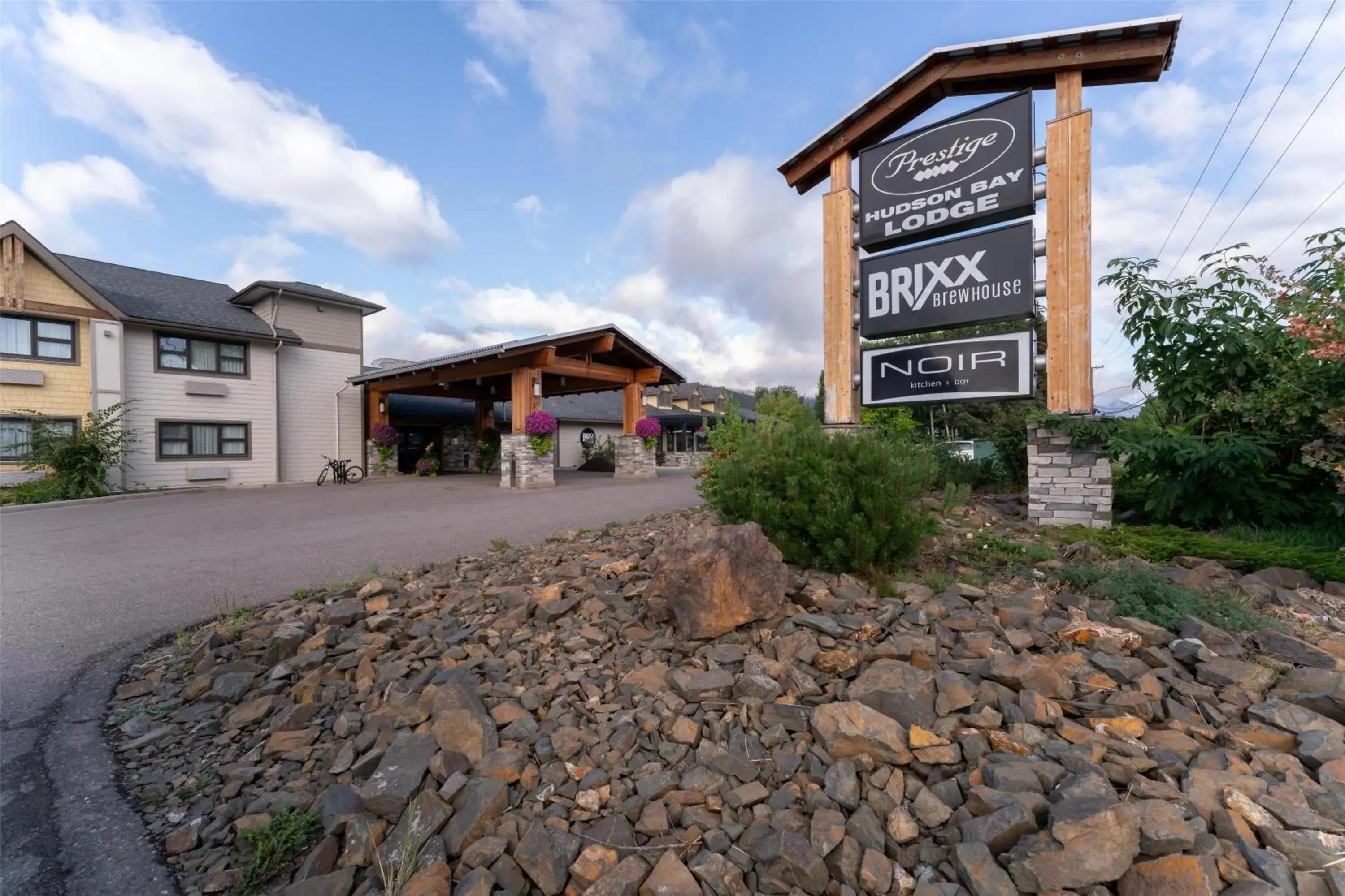 Property building in Prestige Hudson Bay Lodge & Conference Centre, WorldHotels Crafted Collection Property building in Prestige Hudson Bay Lodge & Conference Centre, WorldHotels Crafted Collection