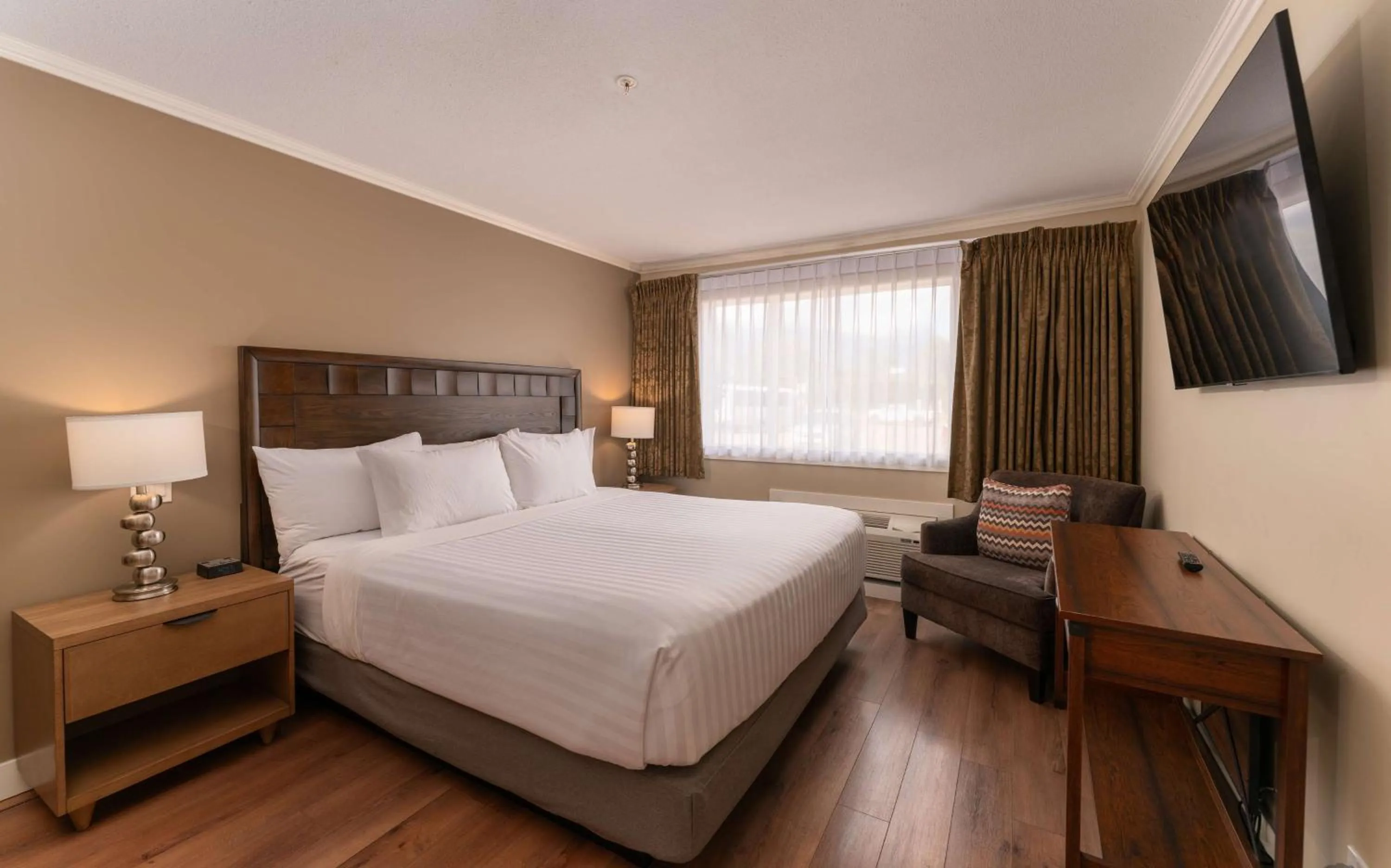 Photo of the whole room, Bed in Prestige Hudson Bay Lodge & Conference Centre, WorldHotels Crafted Collection