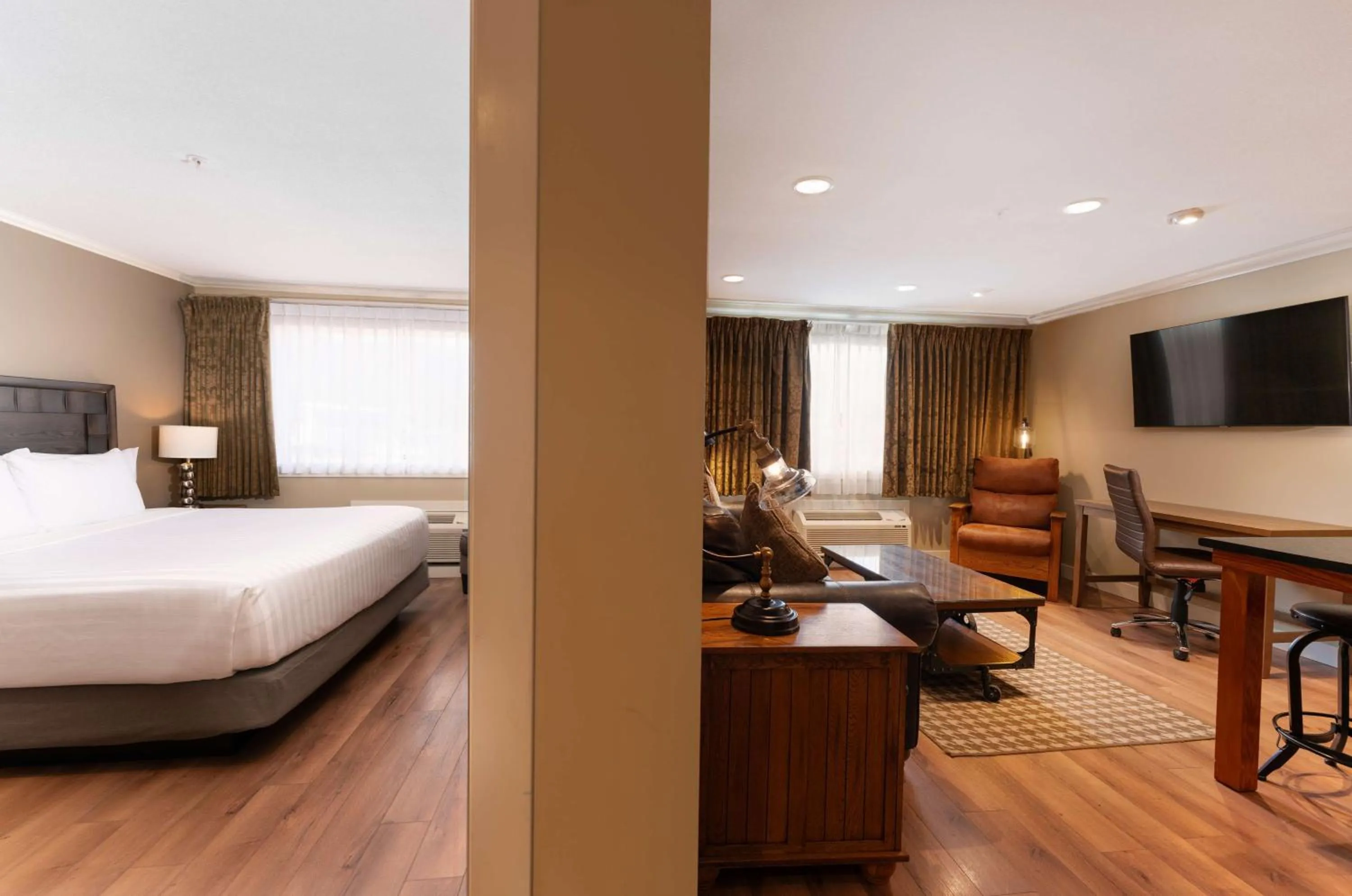 Photo of the whole room, Bed in Prestige Hudson Bay Lodge & Conference Centre, WorldHotels Crafted Collection