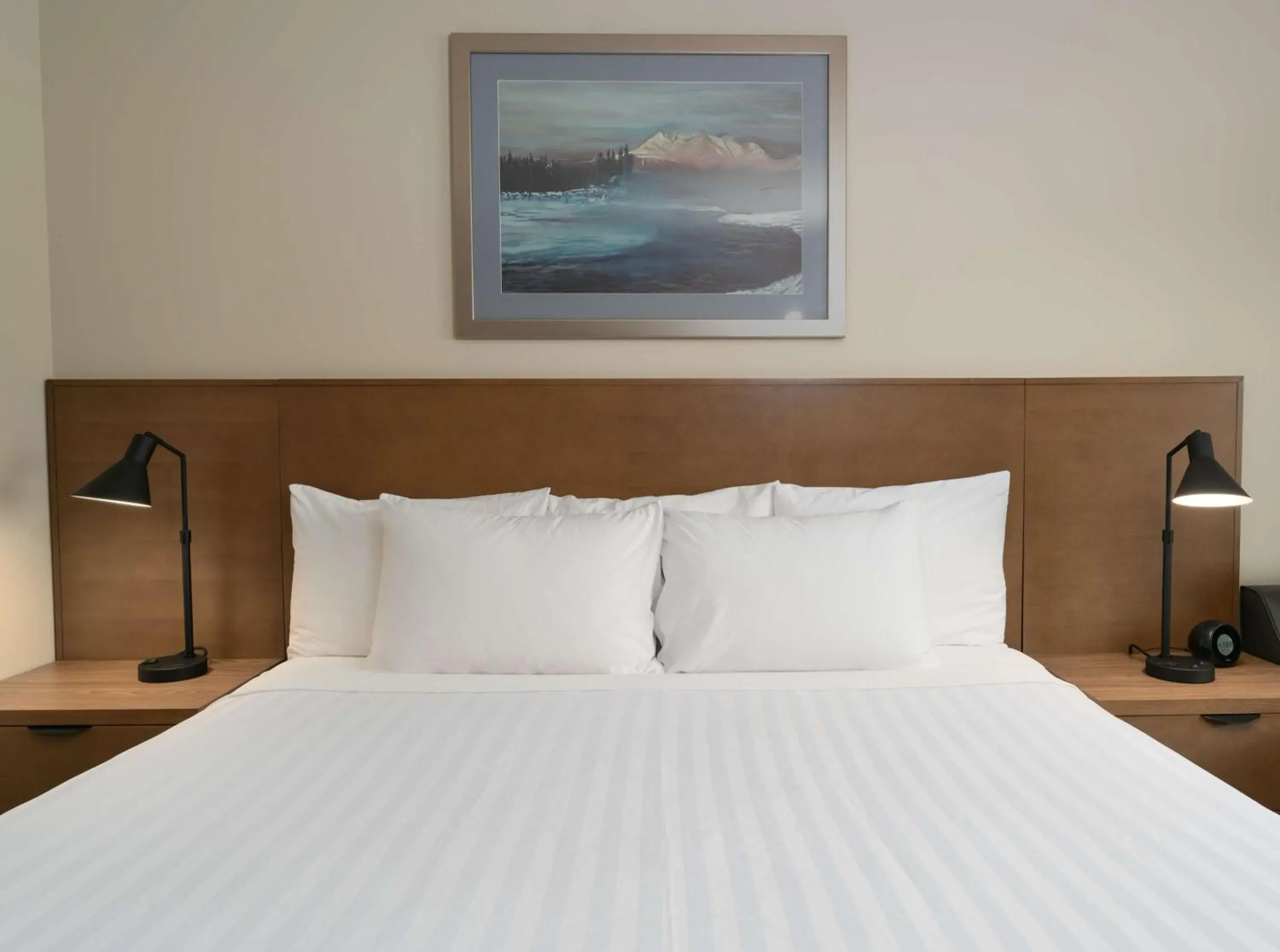 Queen Suite with Sofa Bed in Prestige Hudson Bay Lodge & Conference Centre, WorldHotels Crafted Collection Queen Suite with Sofa Bed in Prestige Hudson Bay Lodge & Conference Centre, WorldHotels Crafted Collection