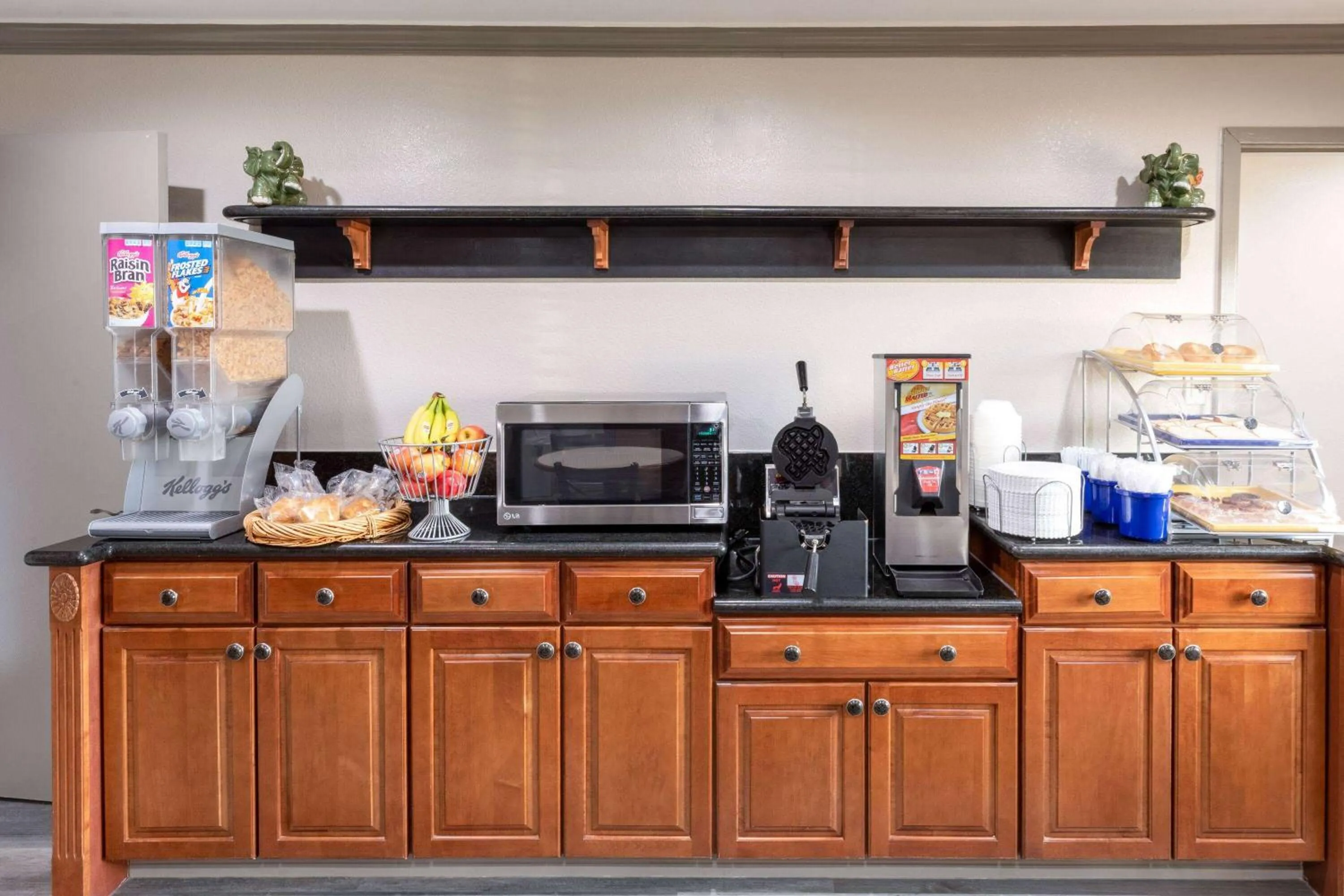 Breakfast in Days Inn by Wyndham Baytown TX