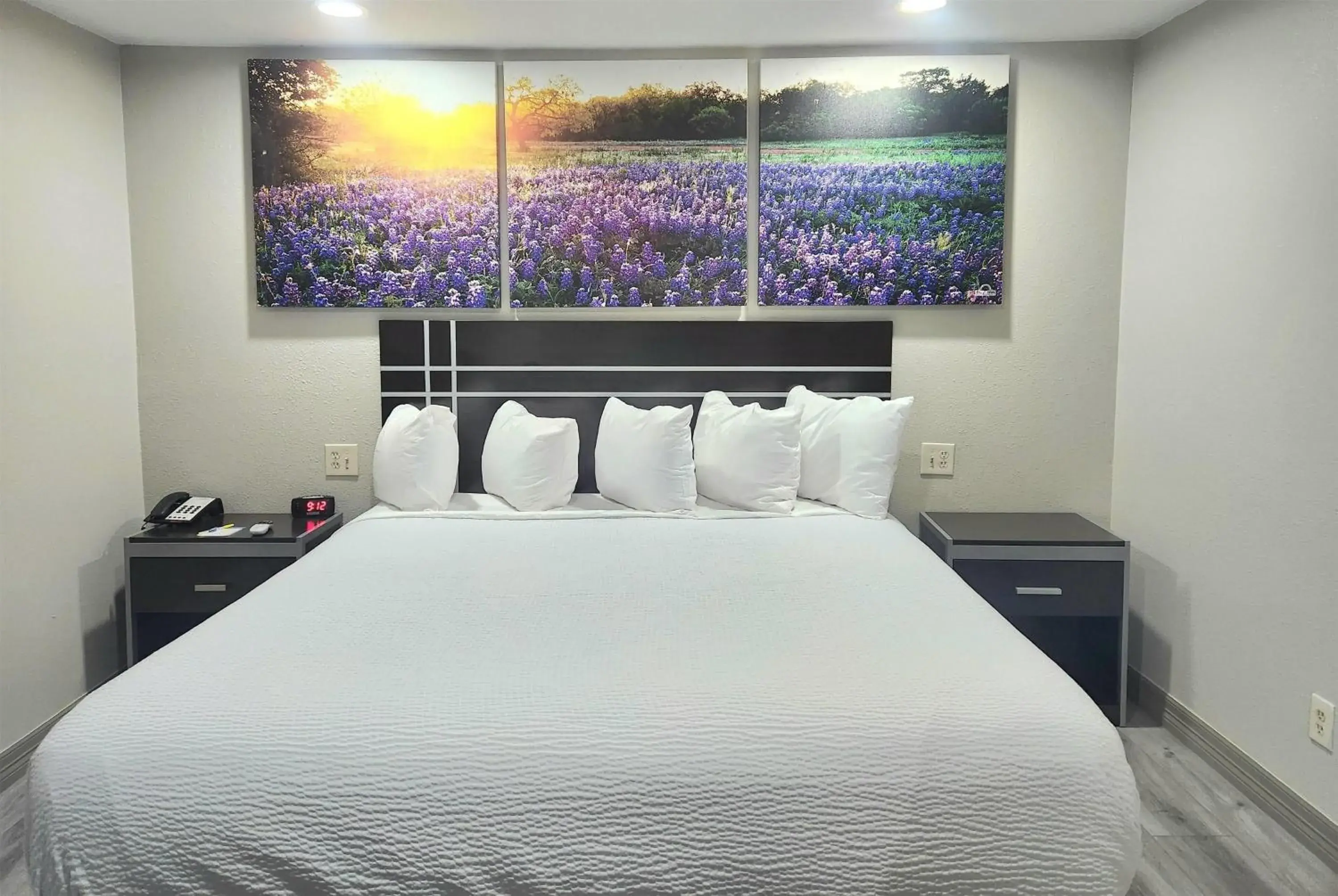 King Room - Smoking in Days Inn by Wyndham Baytown TX King Room - Smoking in Days Inn by Wyndham Baytown TX