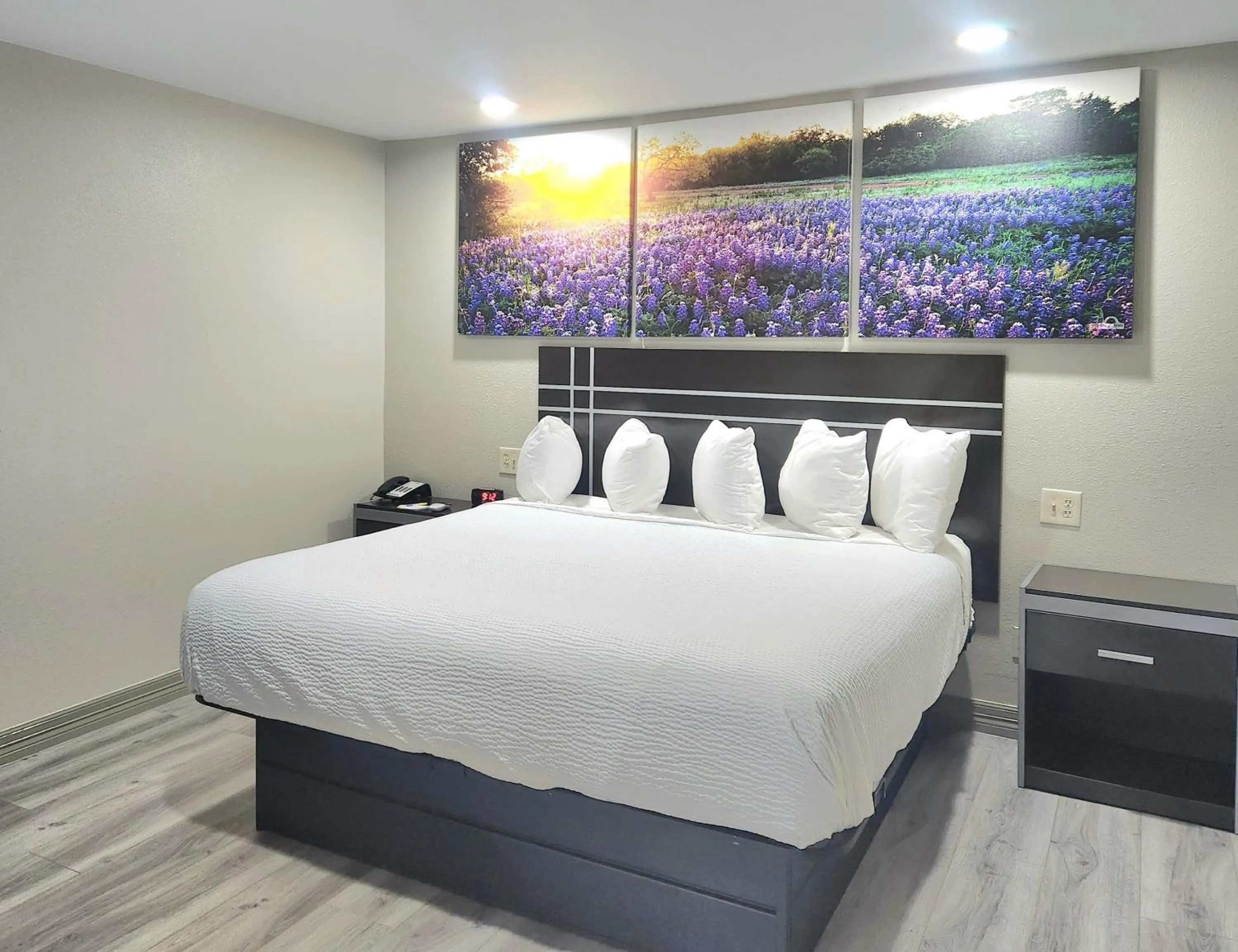 Bedroom, Bed in Days Inn by Wyndham Baytown TX