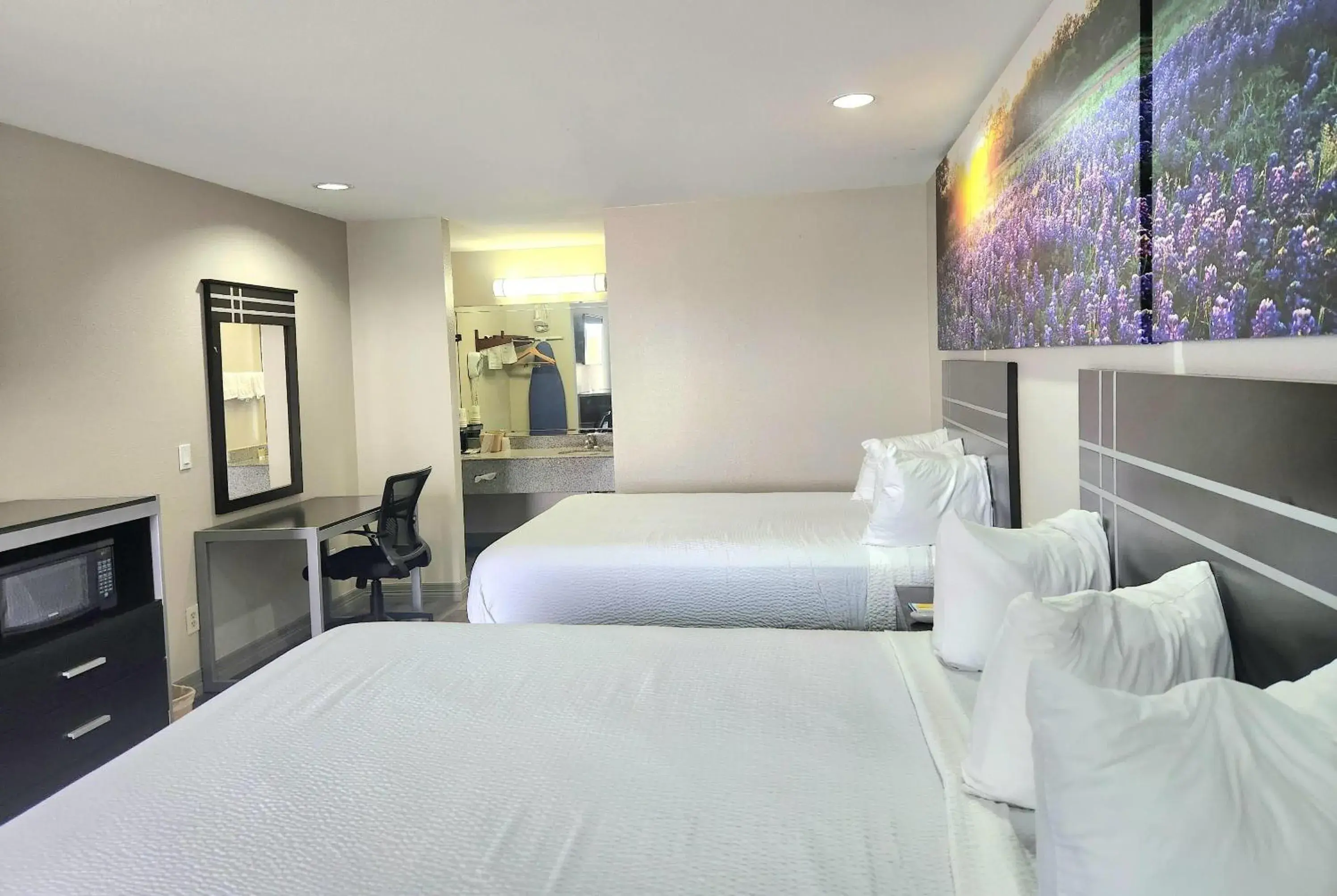 Photo of the whole room, Bed in Days Inn by Wyndham Baytown TX Photo of the whole room, Bed in Days Inn by Wyndham Baytown TX