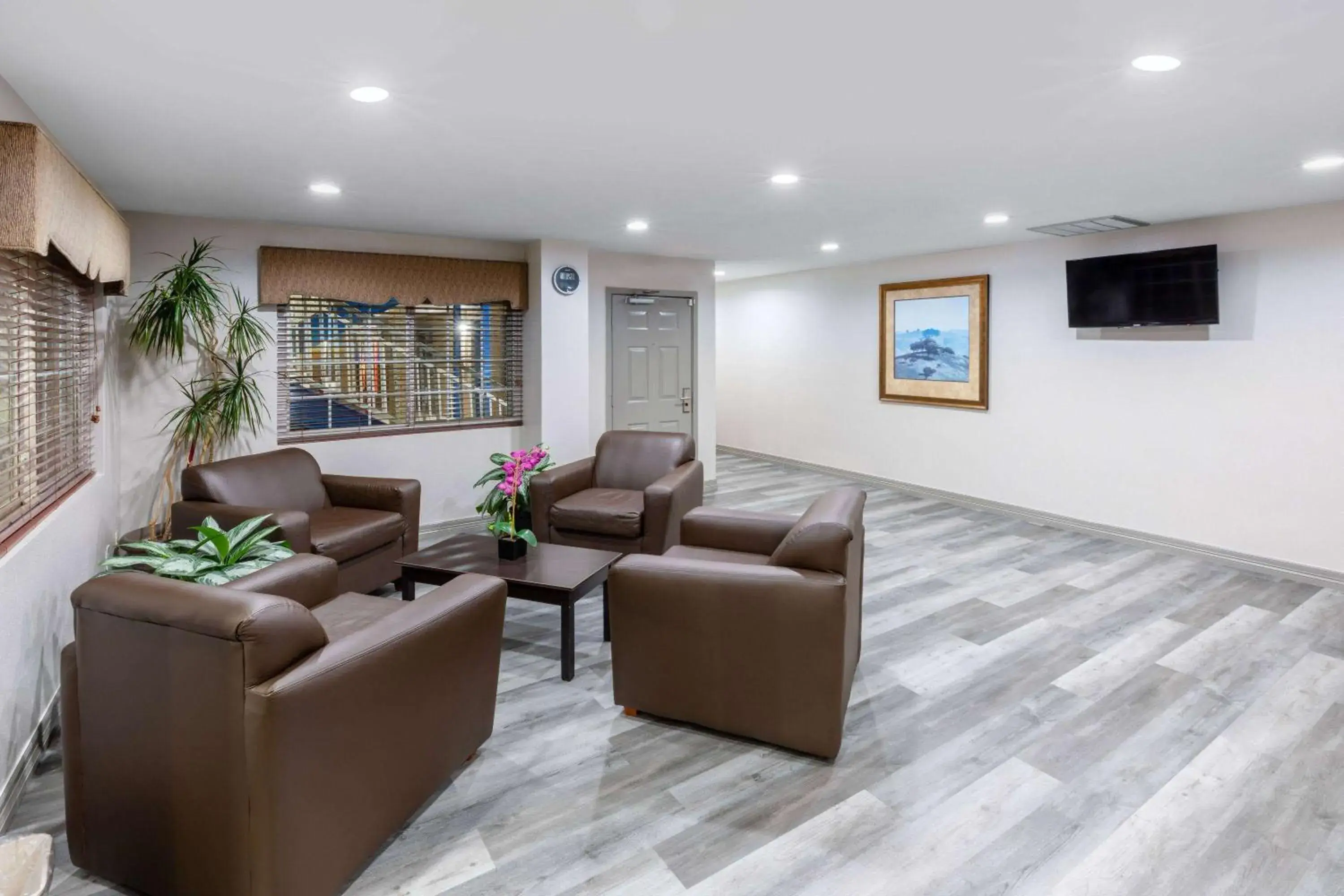 Lobby or reception in Days Inn by Wyndham Baytown TX Lobby or reception in Days Inn by Wyndham Baytown TX