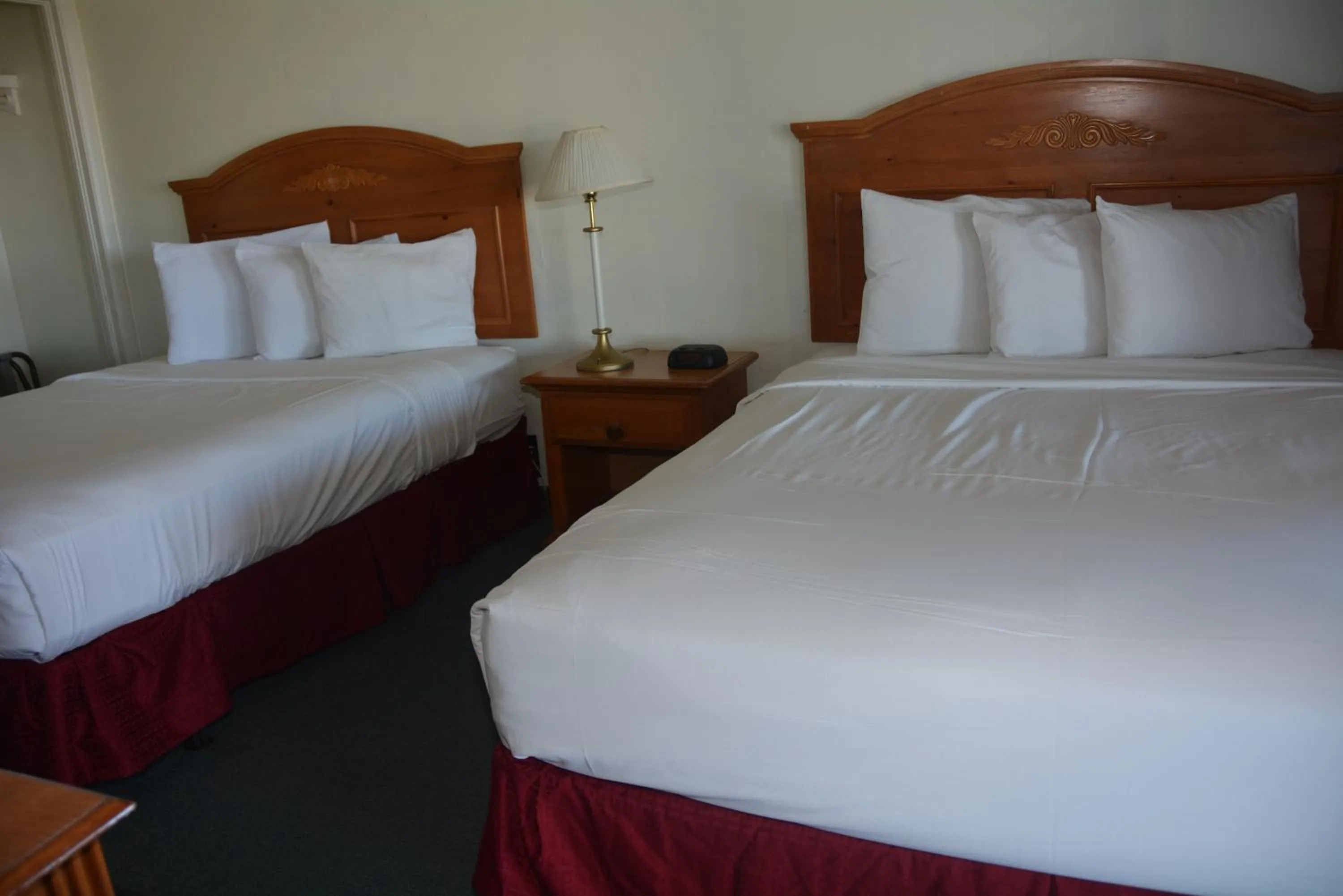 Bed in Pacific Sunset Inn