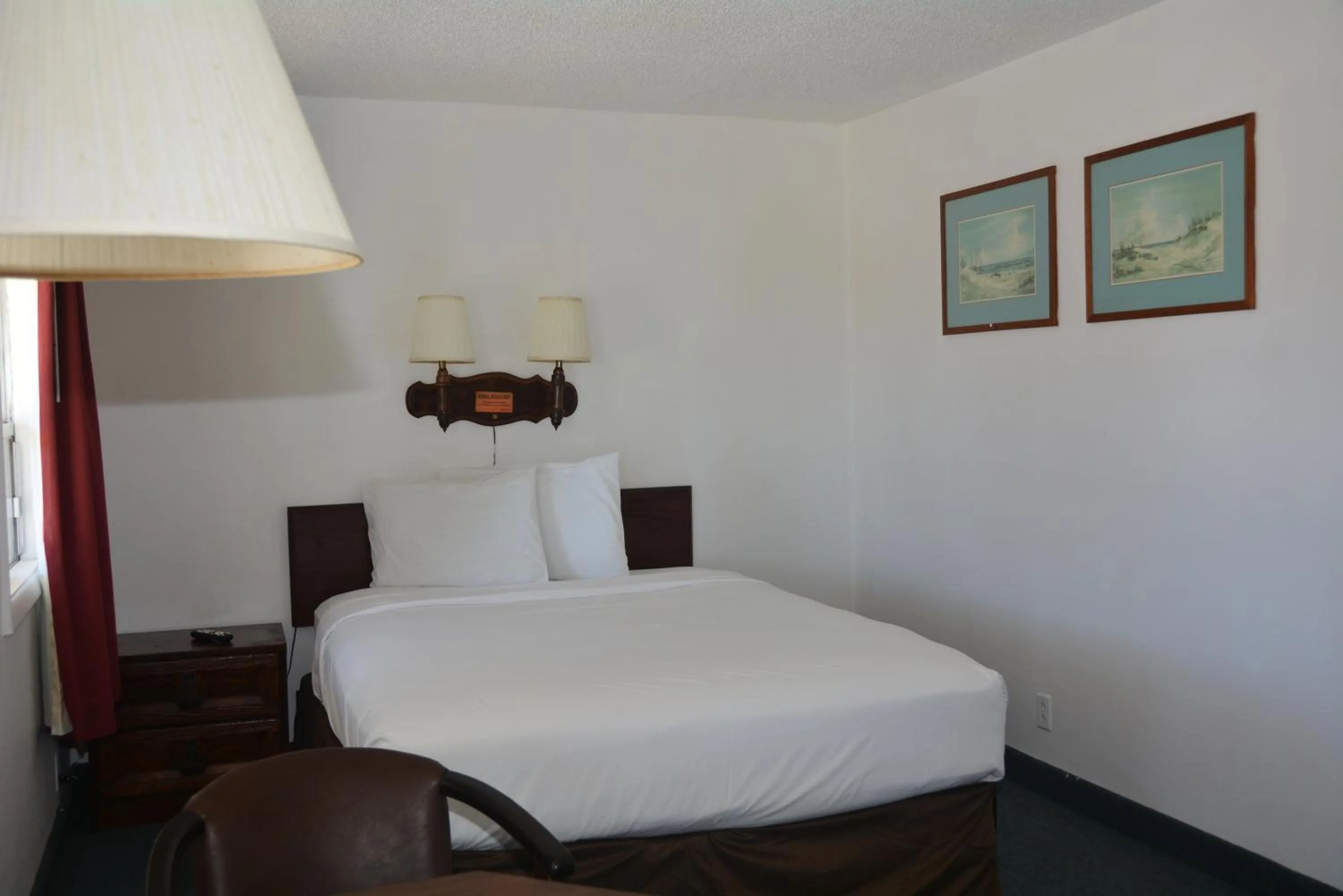 Bed in Pacific Sunset Inn
