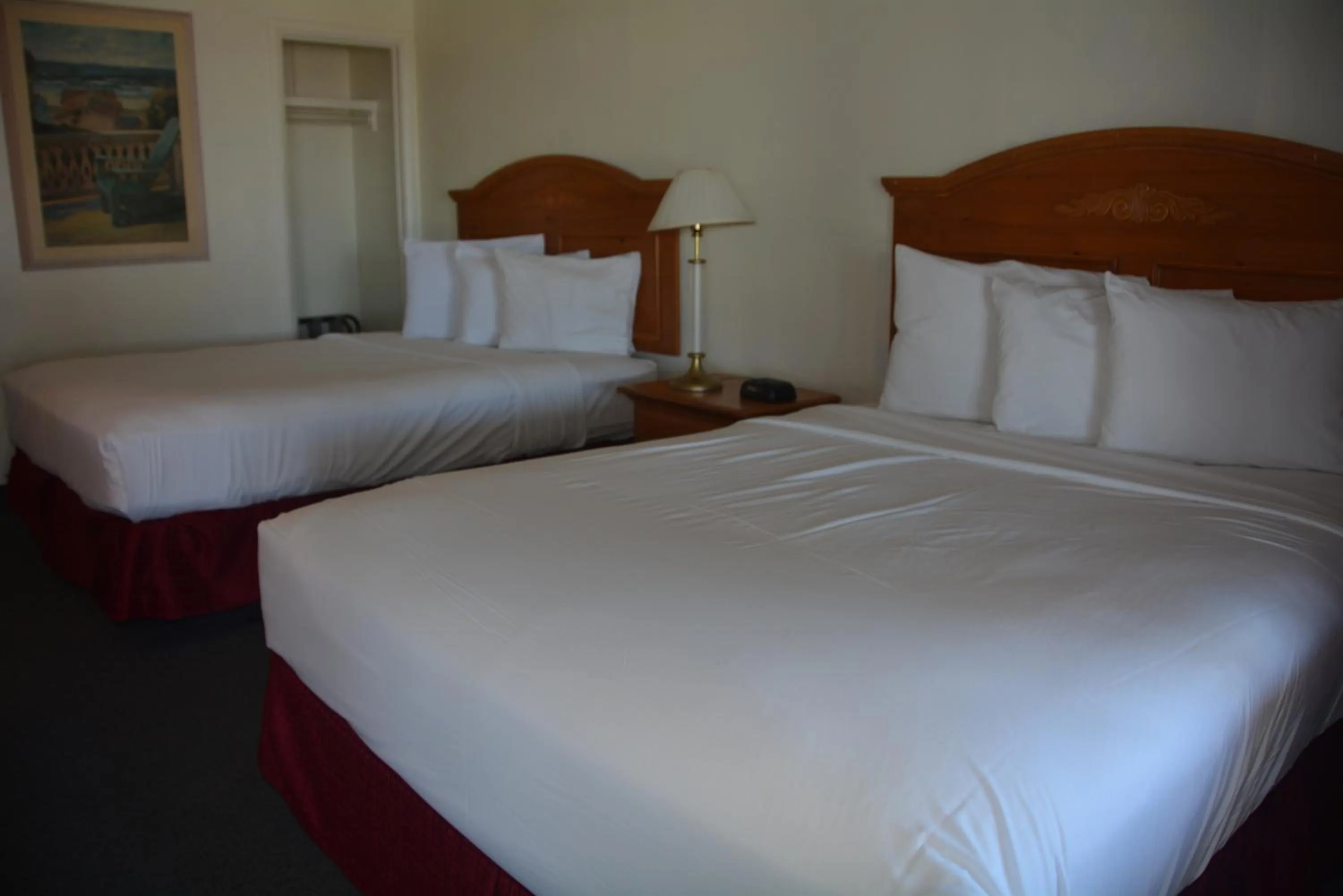 Bed in Pacific Sunset Inn