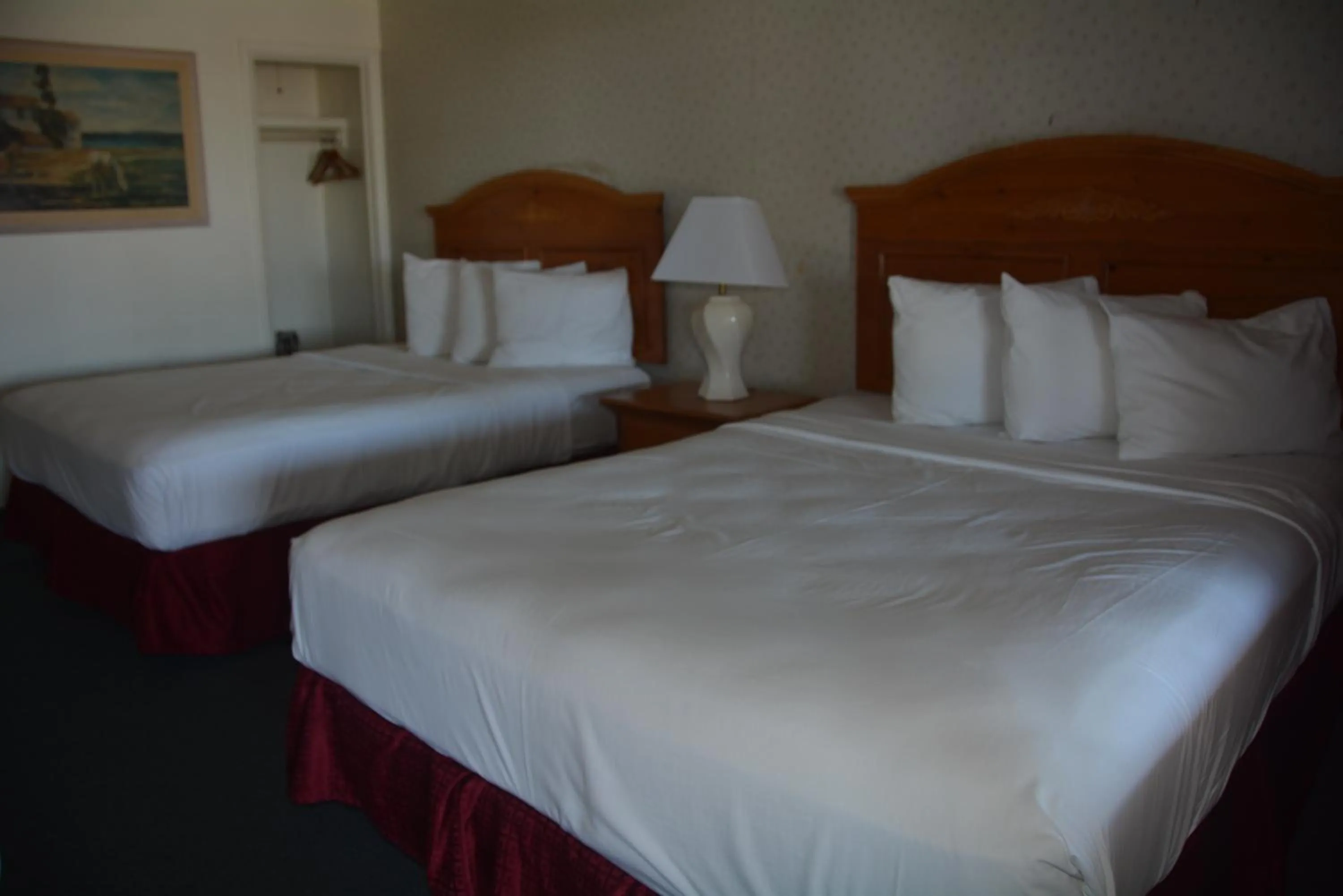Bed in Pacific Sunset Inn