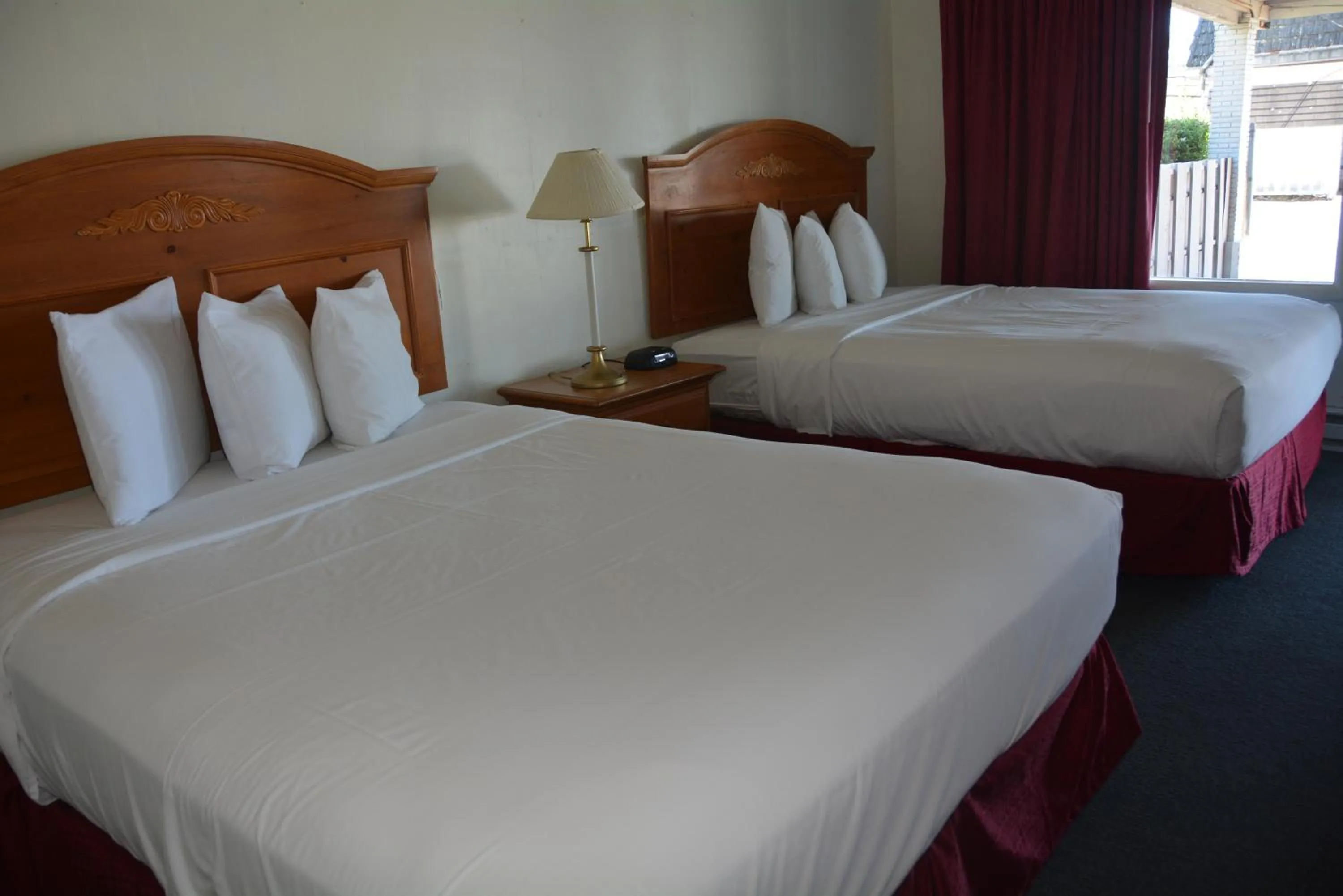 Bed in Pacific Sunset Inn