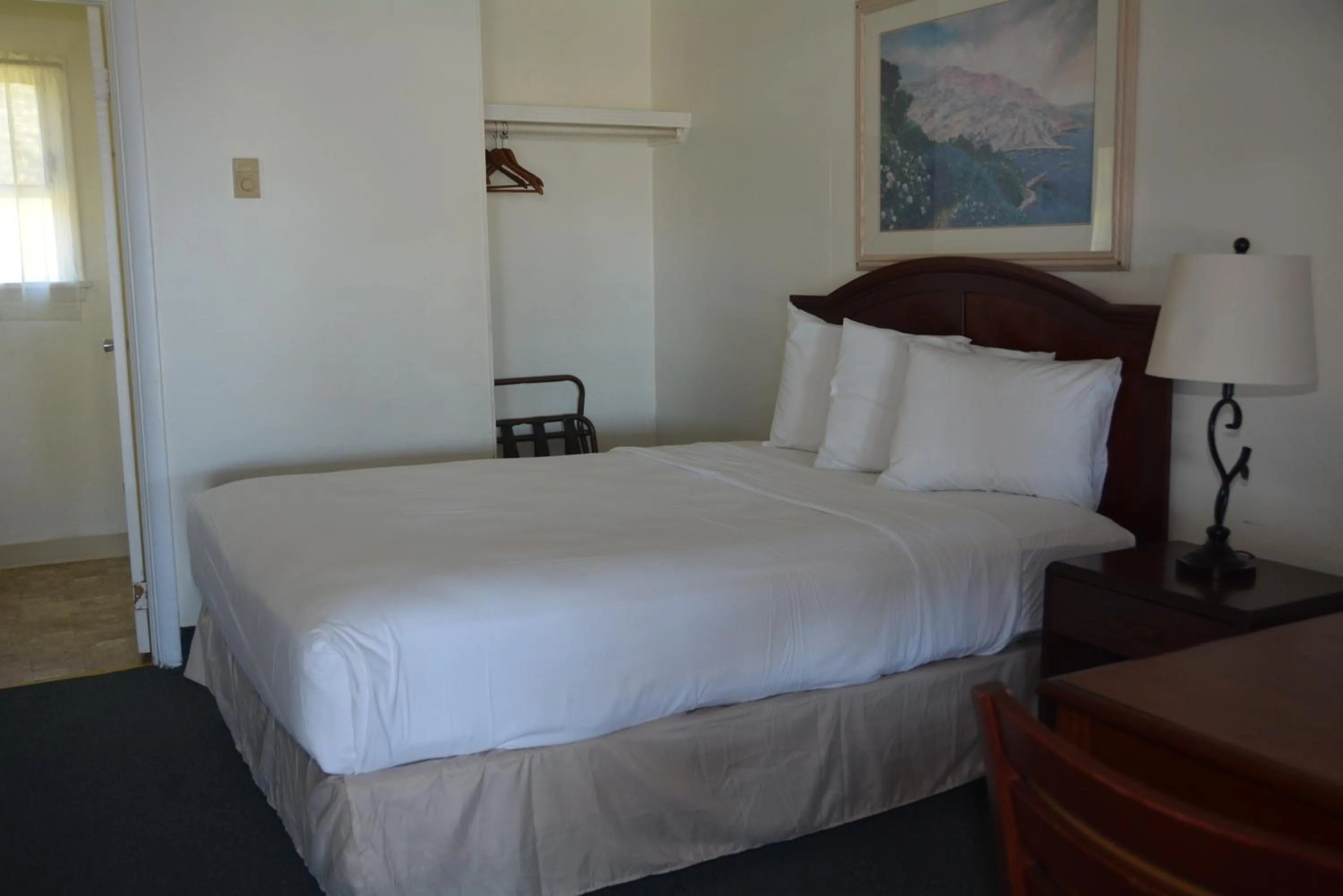 Bed in Pacific Sunset Inn