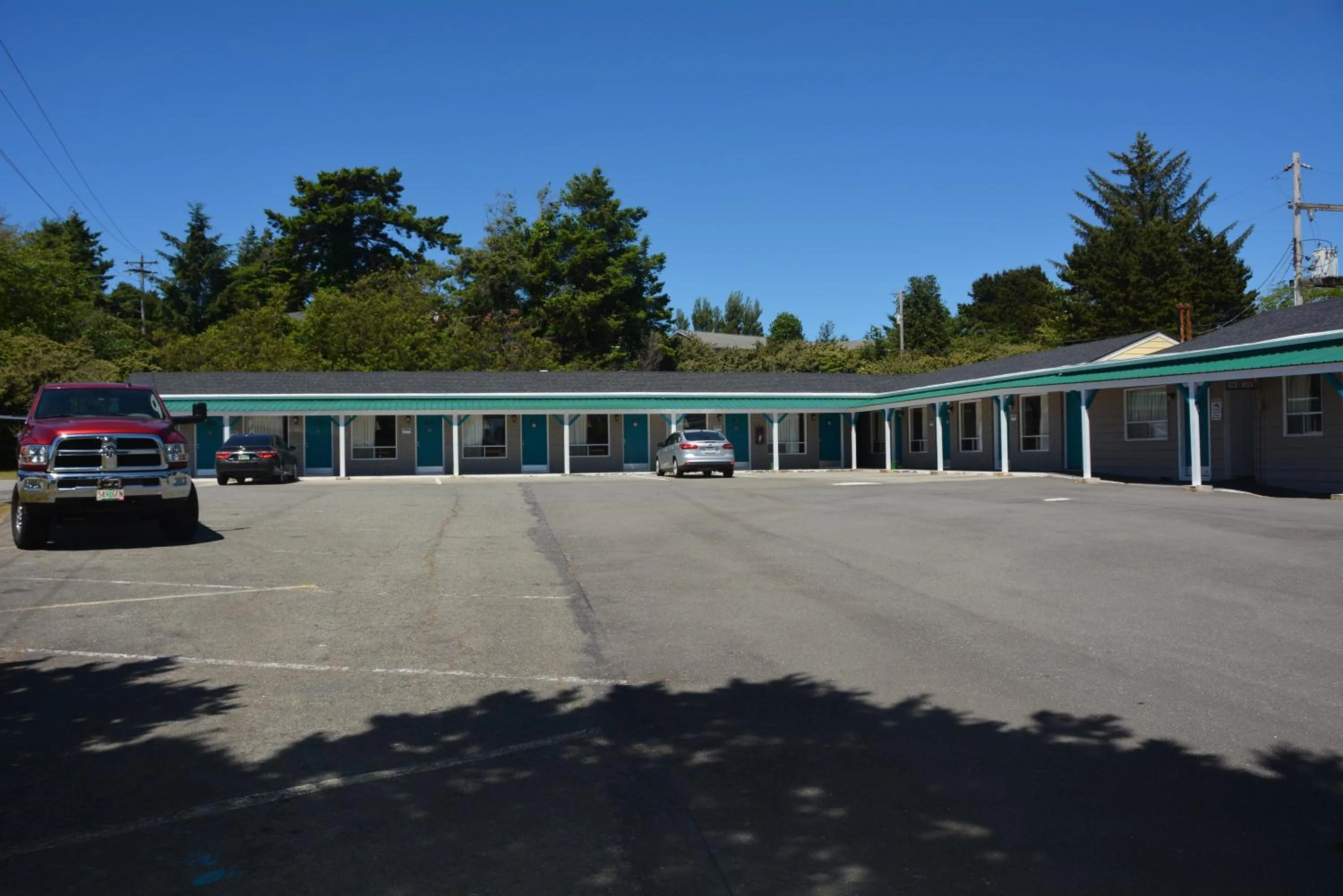 Property building in Pacific Sunset Inn