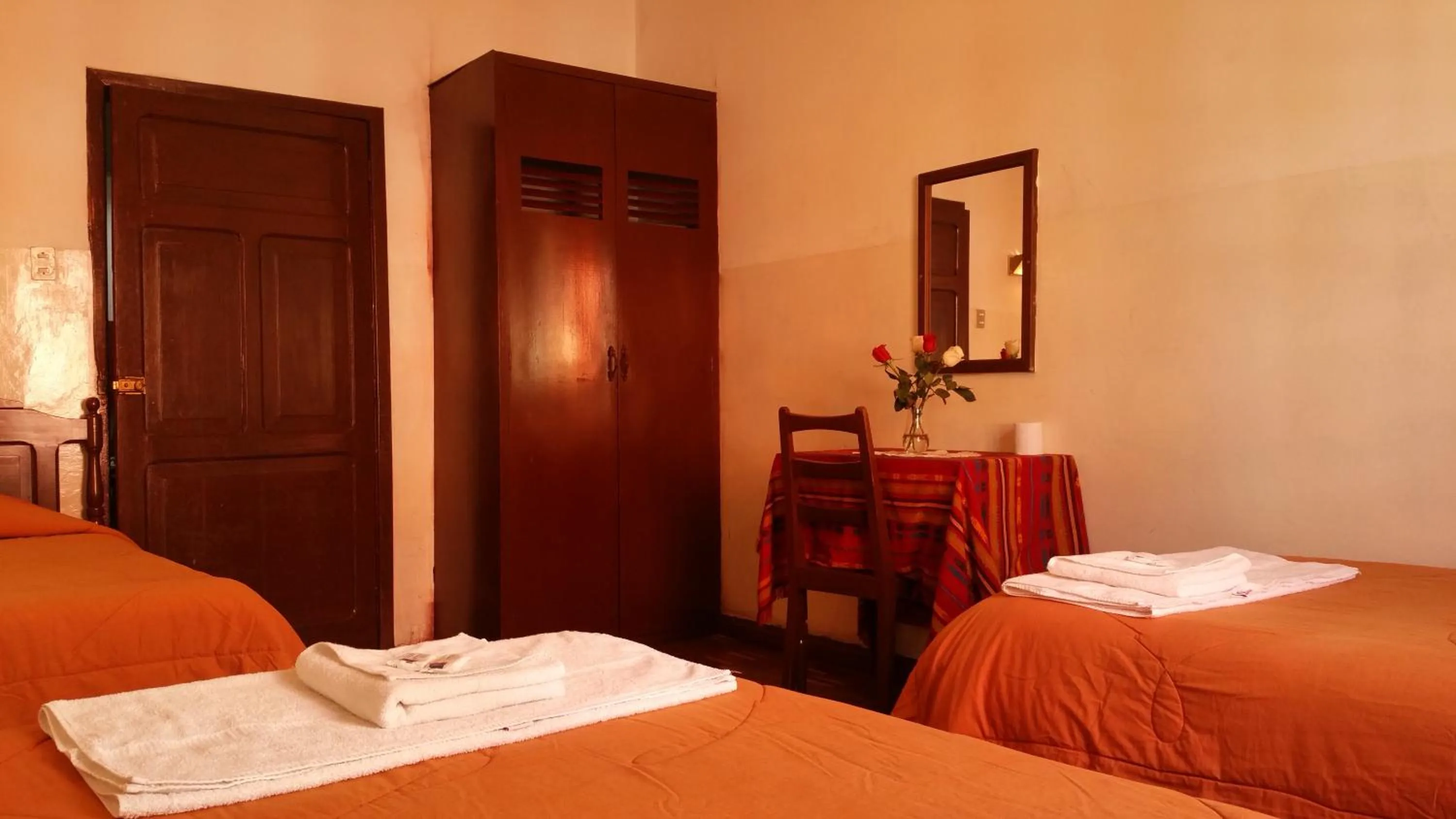 Bedroom, Bed in Hotel Huasi Continental