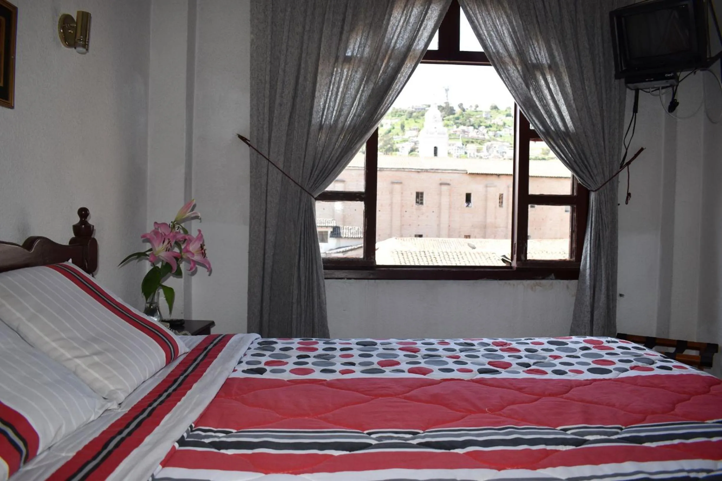 Photo of the whole room, Bed in Hotel Huasi Continental