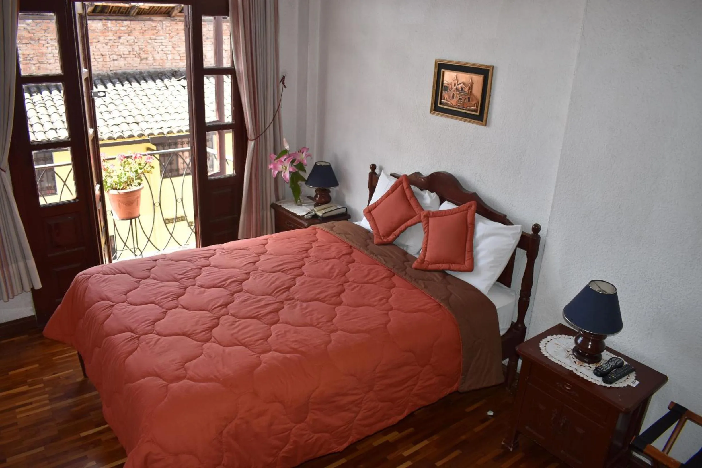 TV and multimedia, Bed in Hotel Huasi Continental