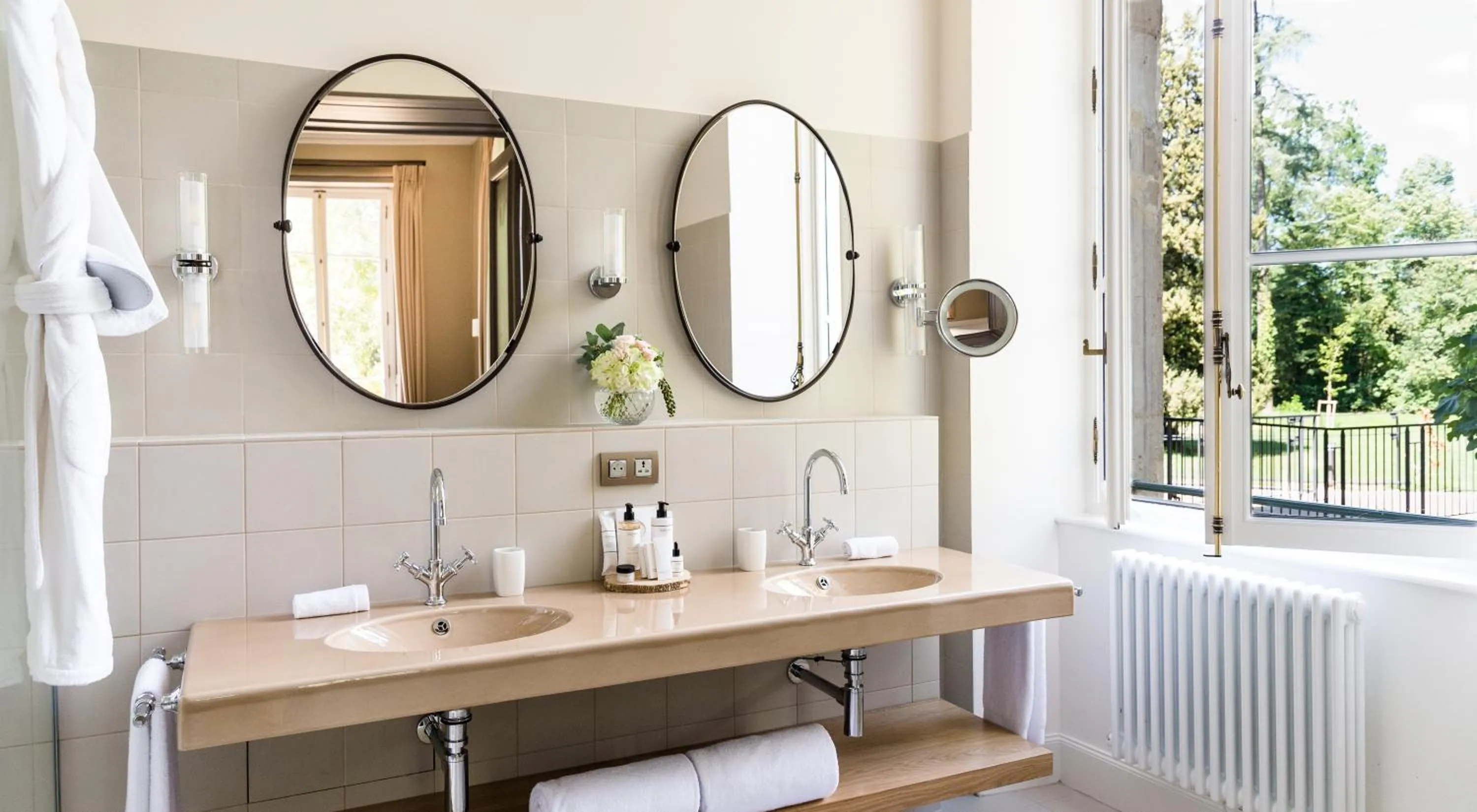 Shower in Château de Montcaud