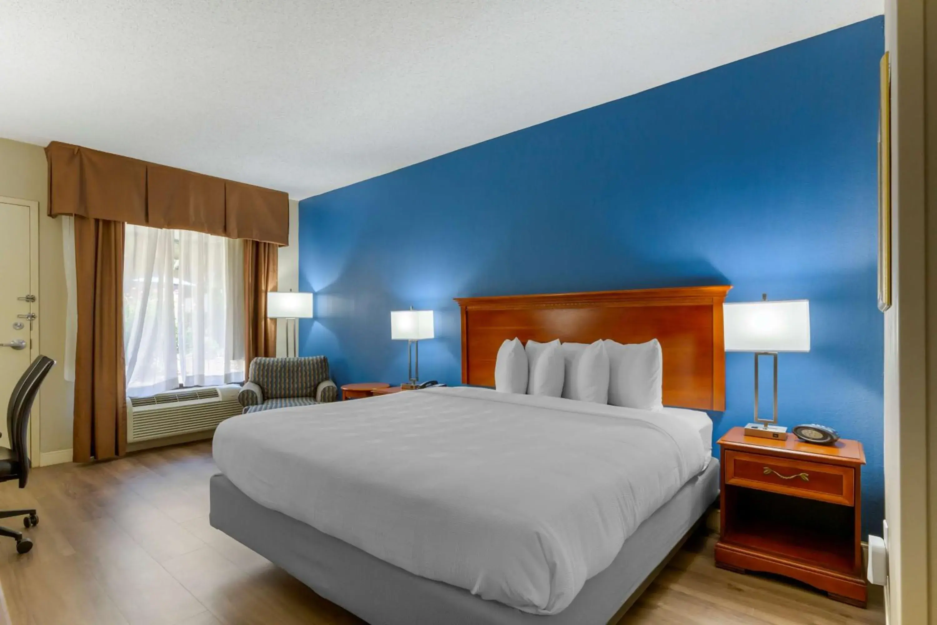 Bedroom in Best Western Plus Cary - NC State Bedroom in Best Western Plus Cary - NC State