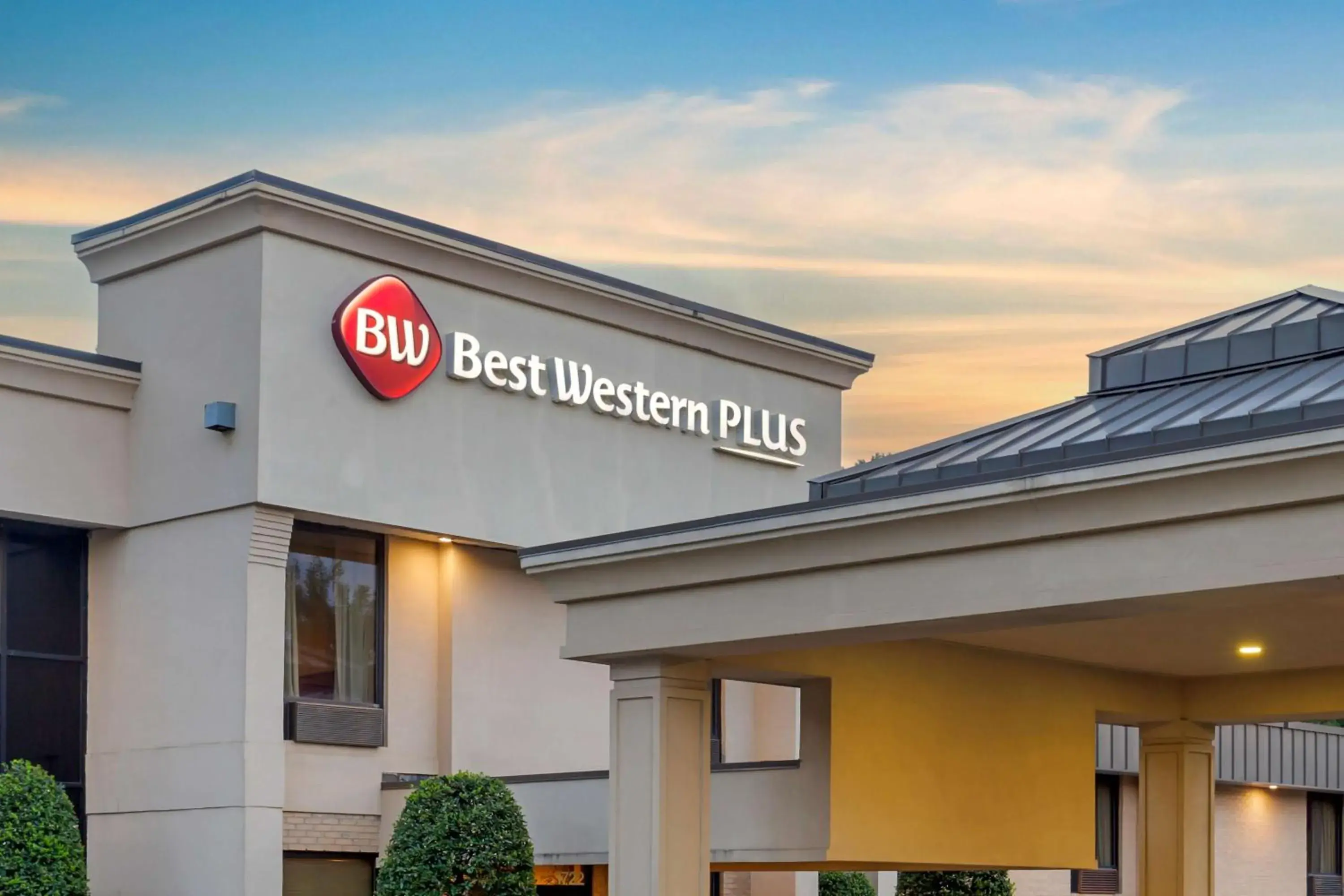 Property building in Best Western Plus Cary - NC State Property building in Best Western Plus Cary - NC State