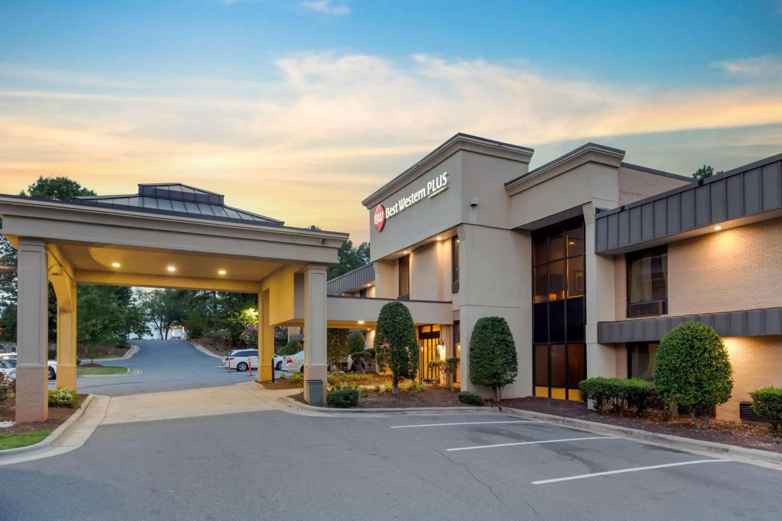 Property building in Best Western Plus Cary - NC State Property building in Best Western Plus Cary - NC State