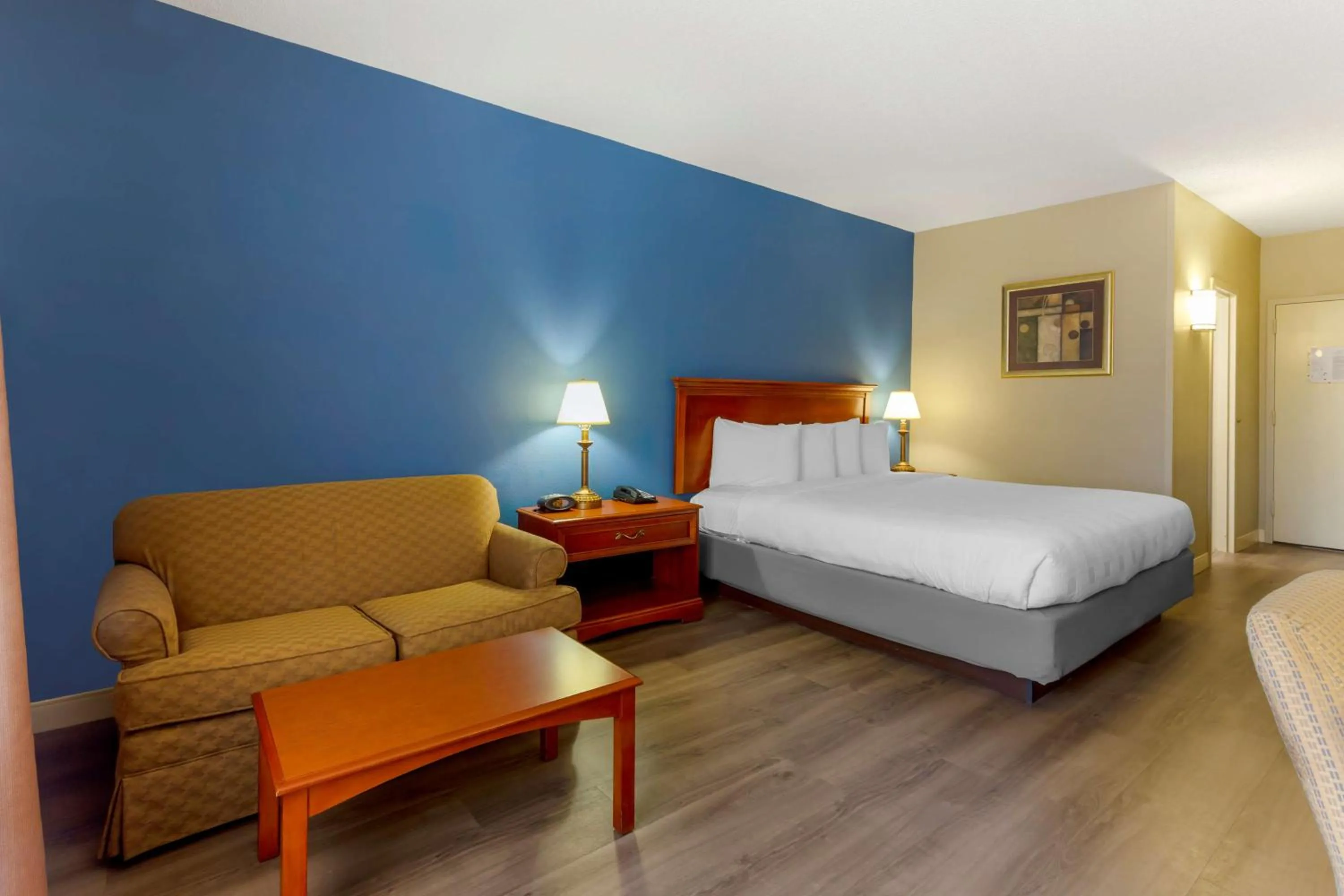 Bedroom in Best Western Plus Cary - NC State