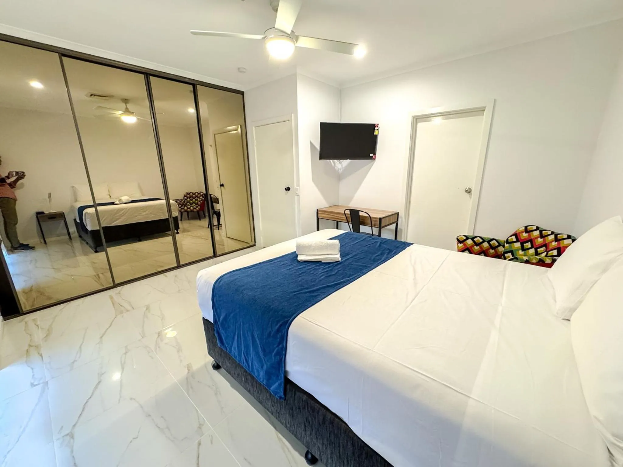 Bed in Crystal Fountain Motel Albury