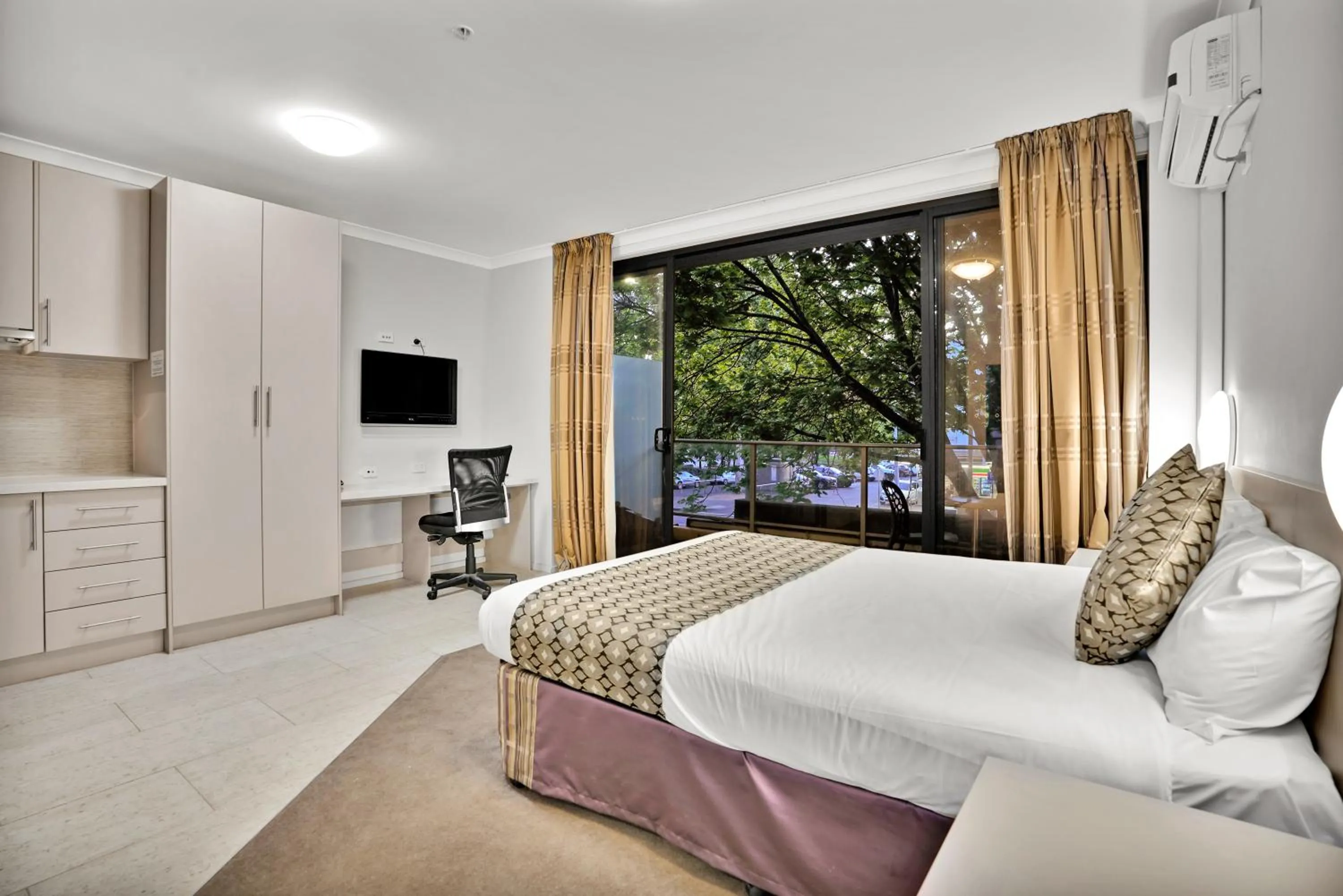 Bed in Carlton Lygon Lodge - Close to Melbourne Uni