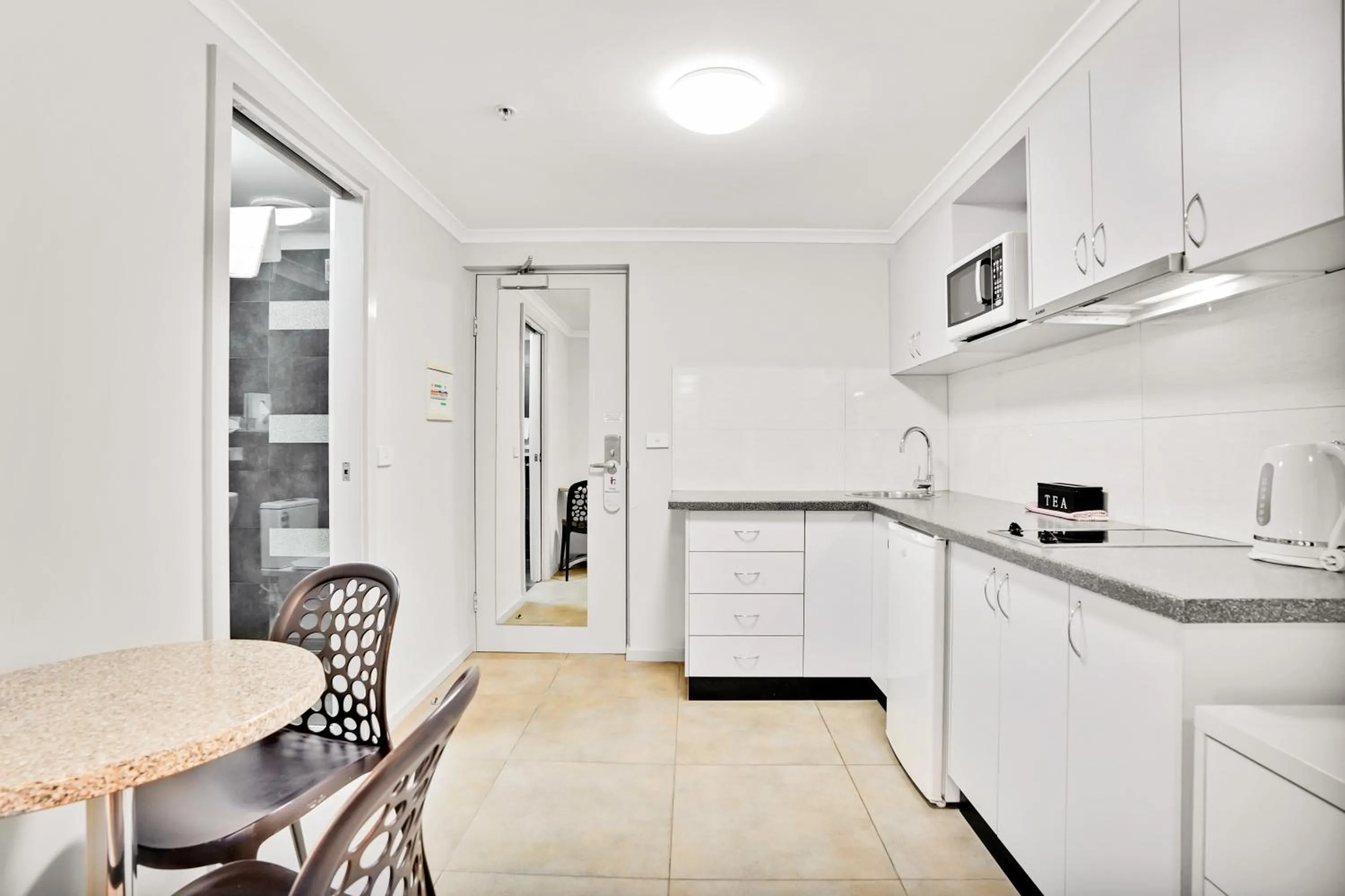Kitchen or kitchenette in Carlton Lygon Lodge - Close to Melbourne Uni