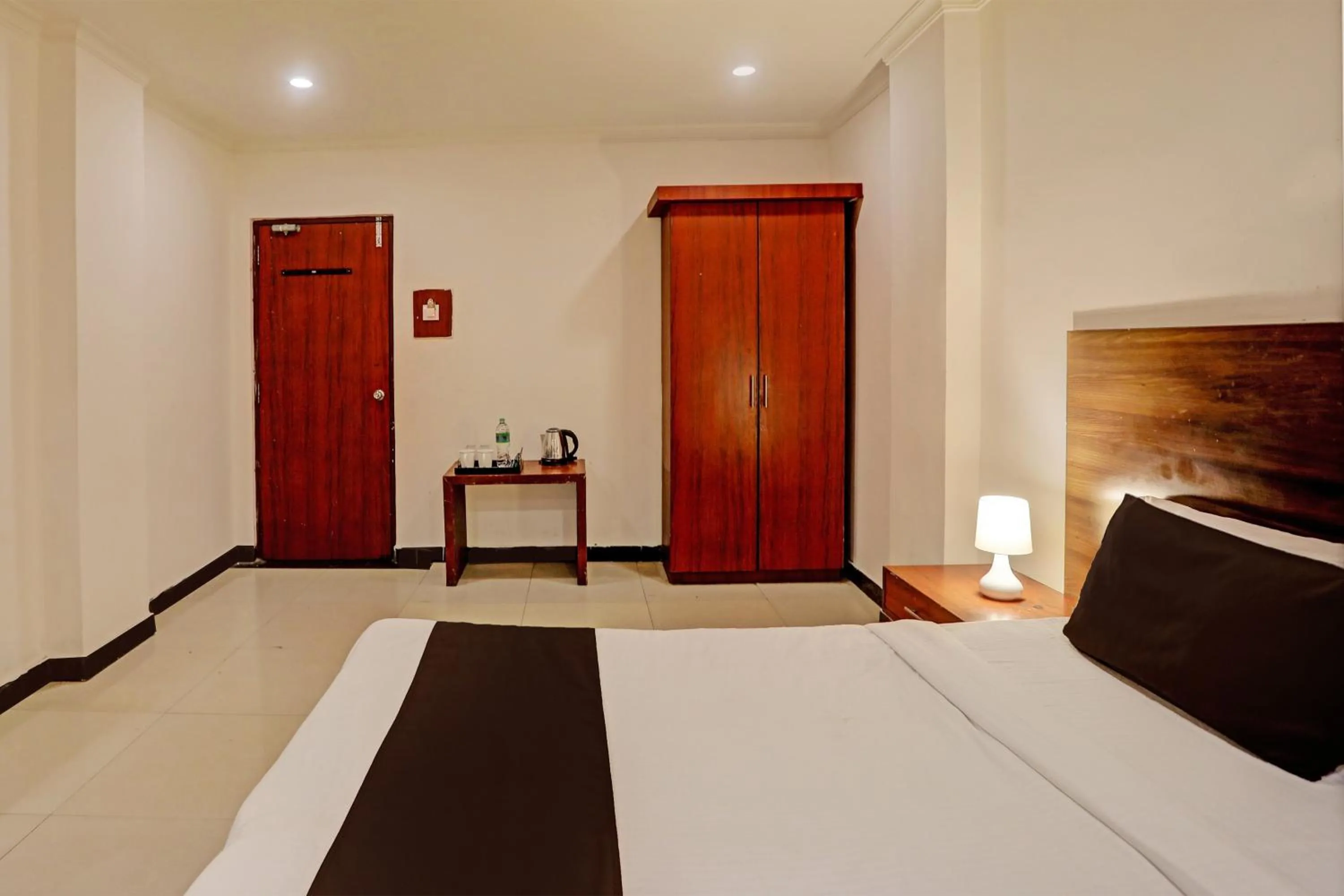 Bedroom, Bed in Hotel O Vaishnavi Park