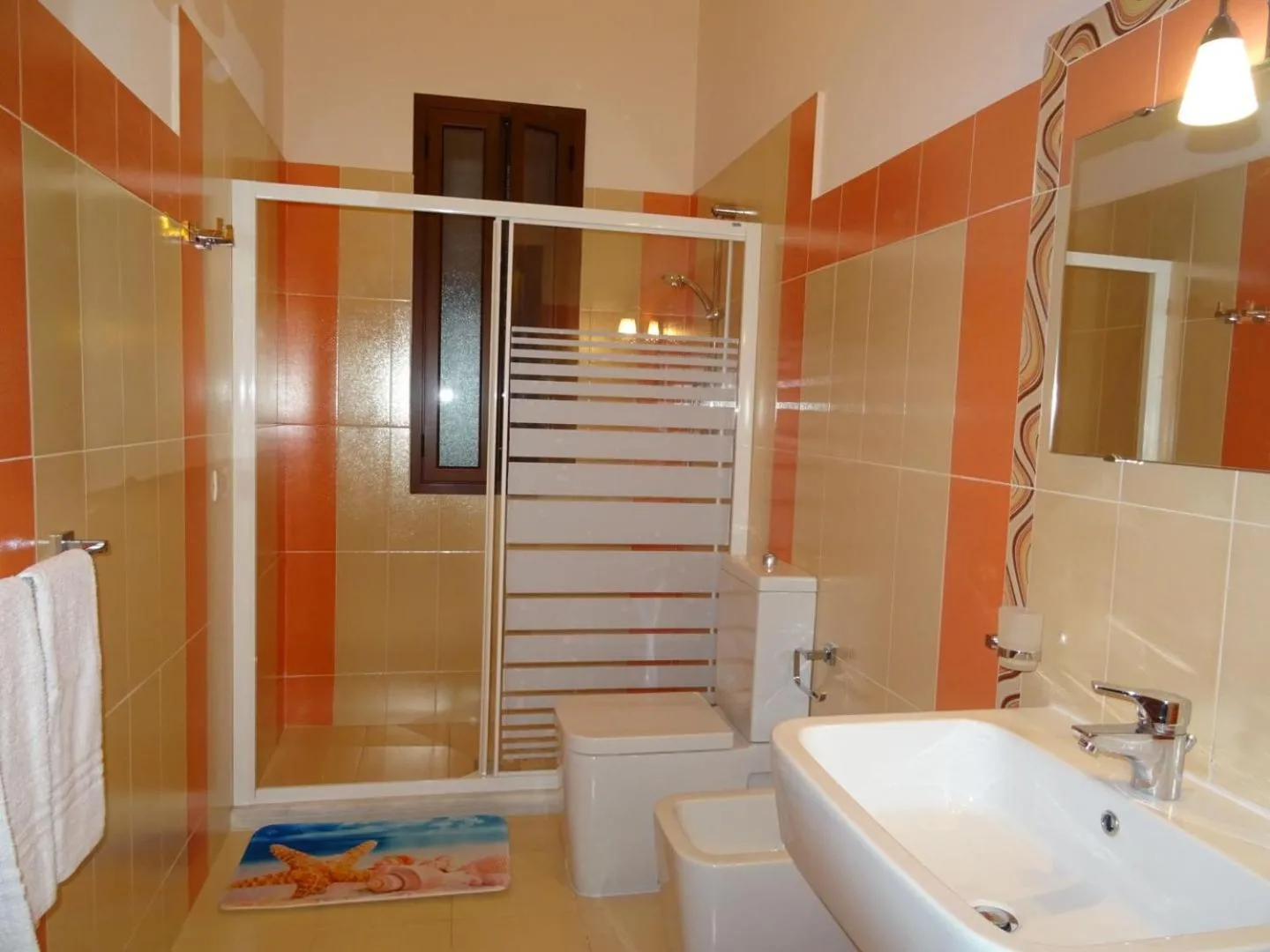 Shower in B&B AMURI RANNI