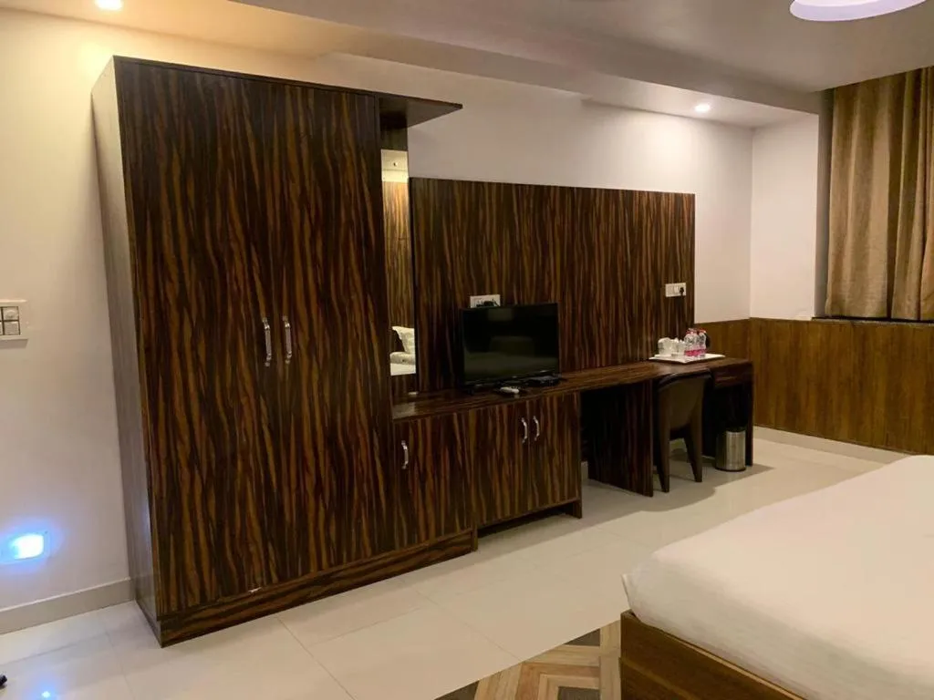 TV and multimedia, Bed in The Ravindram Hotel