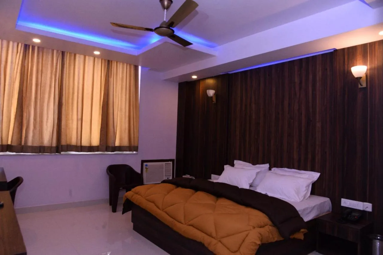 Living room, Bed in The Ravindram Hotel